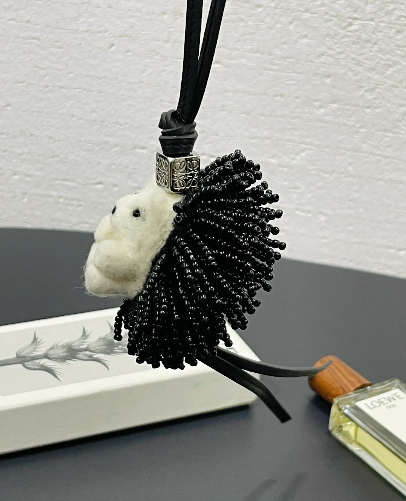 The hedgehog felt pendant is made of felt material and is purely handmade, which is time-consuming and labor-intensive. It can be matched with any bag and is extremely versatile. ⚠️Note: Each one is unique and cannot be guaranteed to be exactly the same. Please do not disturb perfectionists.