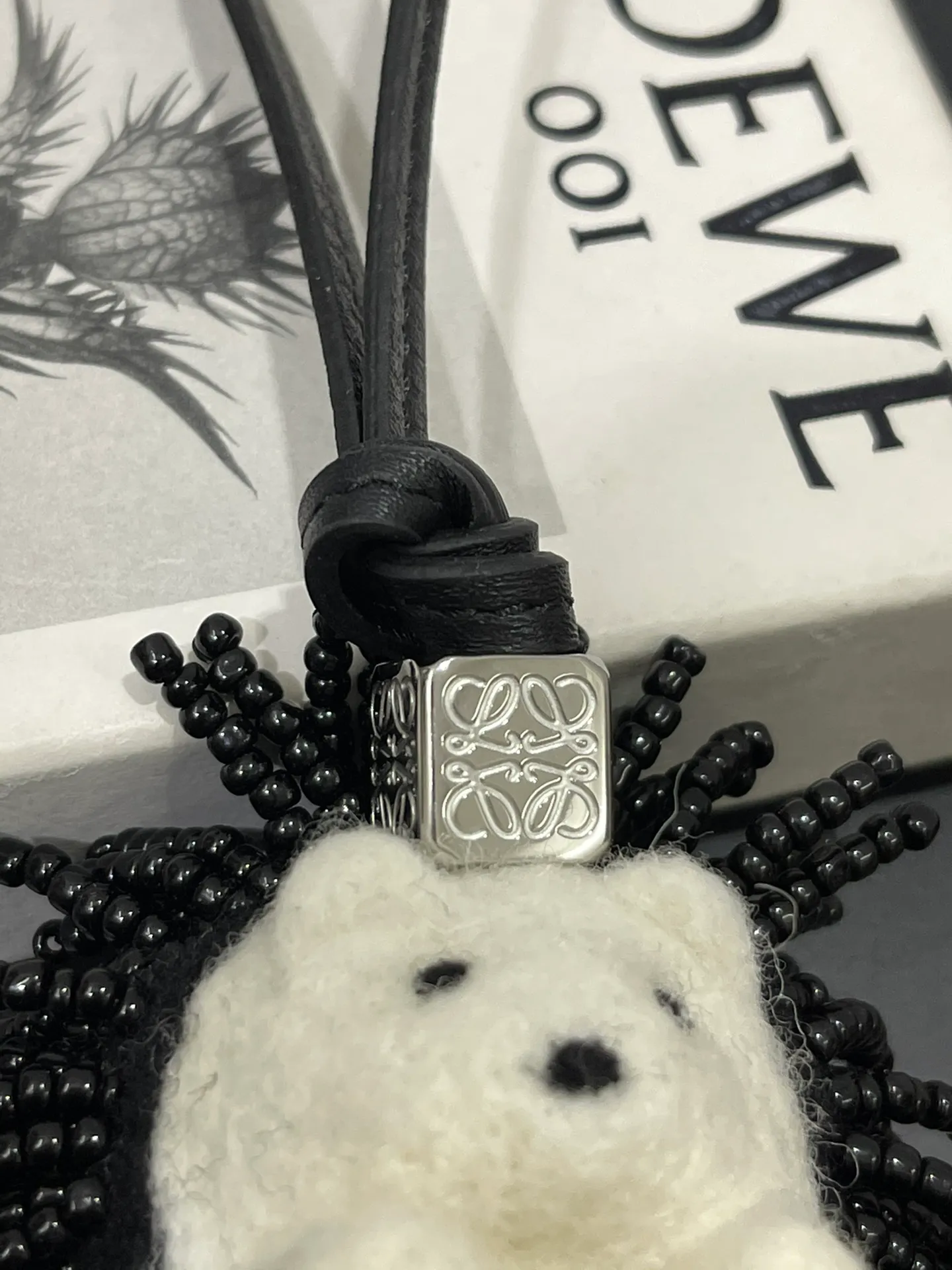 The hedgehog felt pendant is made of felt material and is purely handmade, which is time-consuming and labor-intensive. It can be matched with any bag and is extremely versatile. ⚠️Note: Each one is unique and cannot be guaranteed to be exactly the same. Please do not disturb perfectionists.