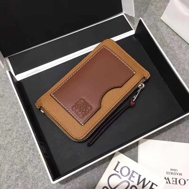 480💰 Color-blocked zippered card holder is made of soft pique calfskin and contrasting calfskin. There are card slots and zipper pockets on both sides, which can hold change and cards. It is exquisite and practical. Style number 3611, size 13*7.5