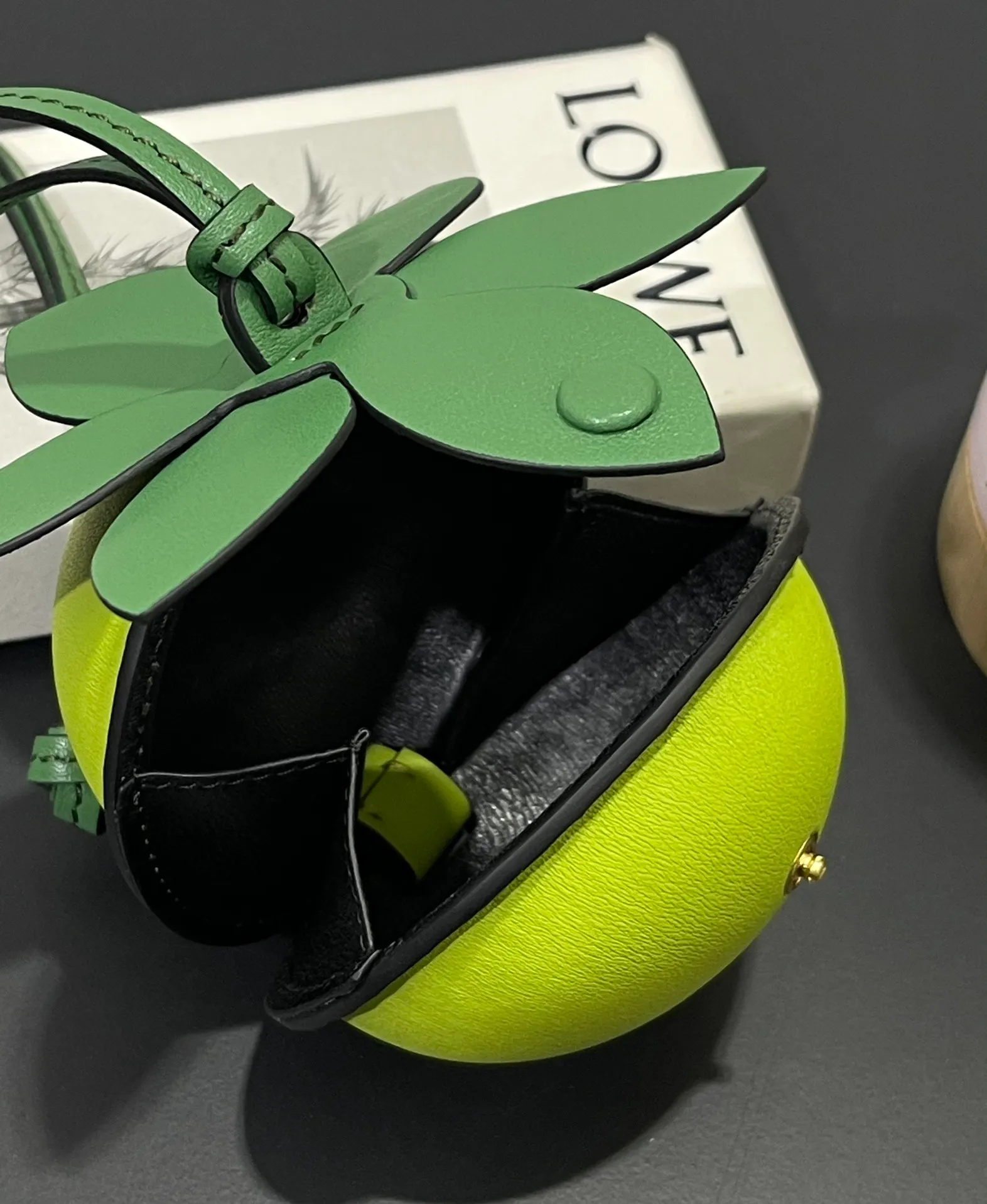 💰880 Big Lime 🍋 Small bag pendant is made of calfskin with contrasting colors and fastened with snap buttons. It can hold some small items and change inside, and can be hung on the neck or bag.    Style No. 327 Size 12*11 (cards cannot be placed)
