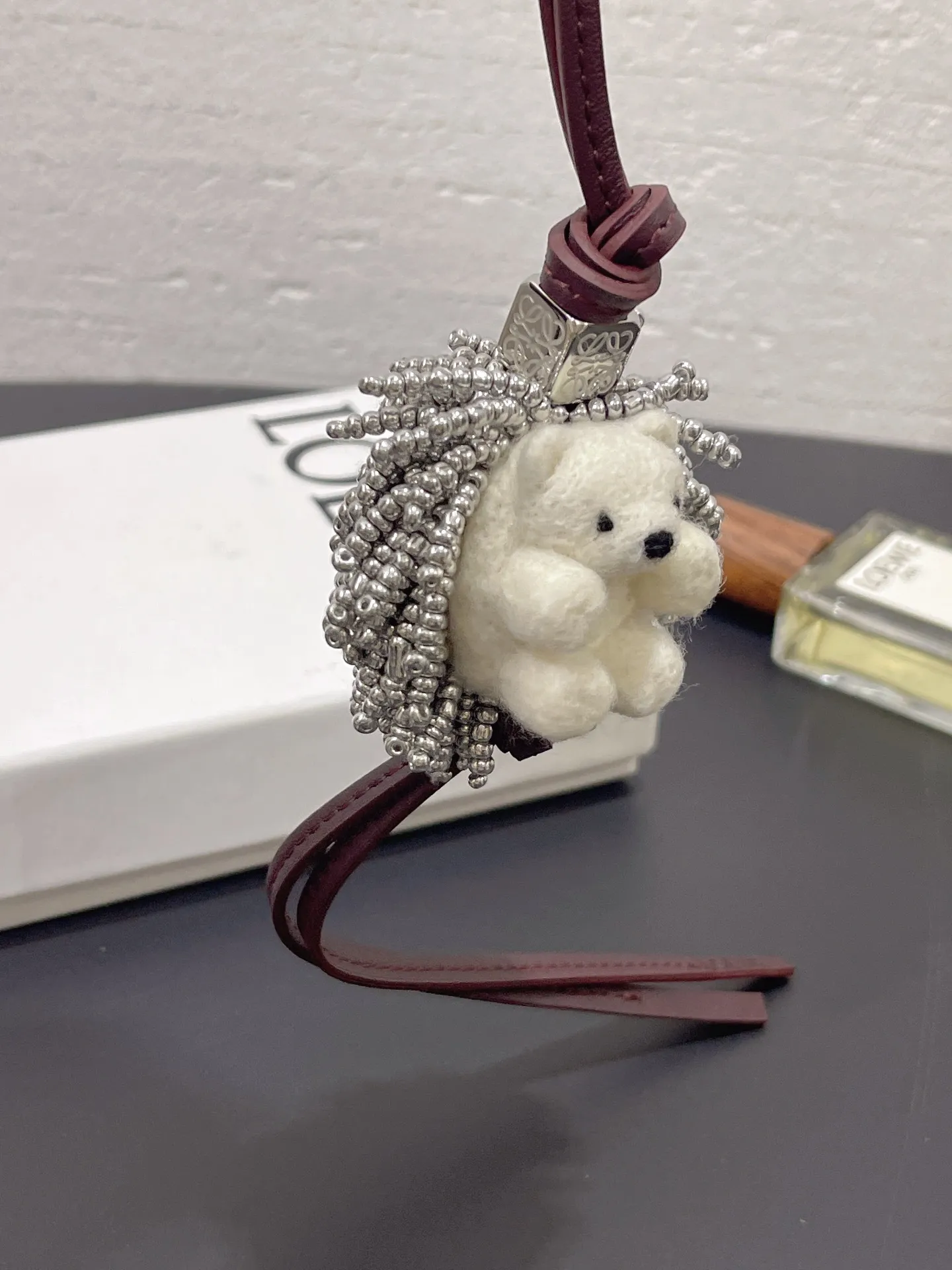 The hedgehog felt pendant is made of felt material and is purely handmade, which is time-consuming and labor-intensive. It can be matched with any bag and is extremely versatile. ⚠️Note: Each one is unique and cannot be guaranteed to be exactly the same. Please do not disturb perfectionists.