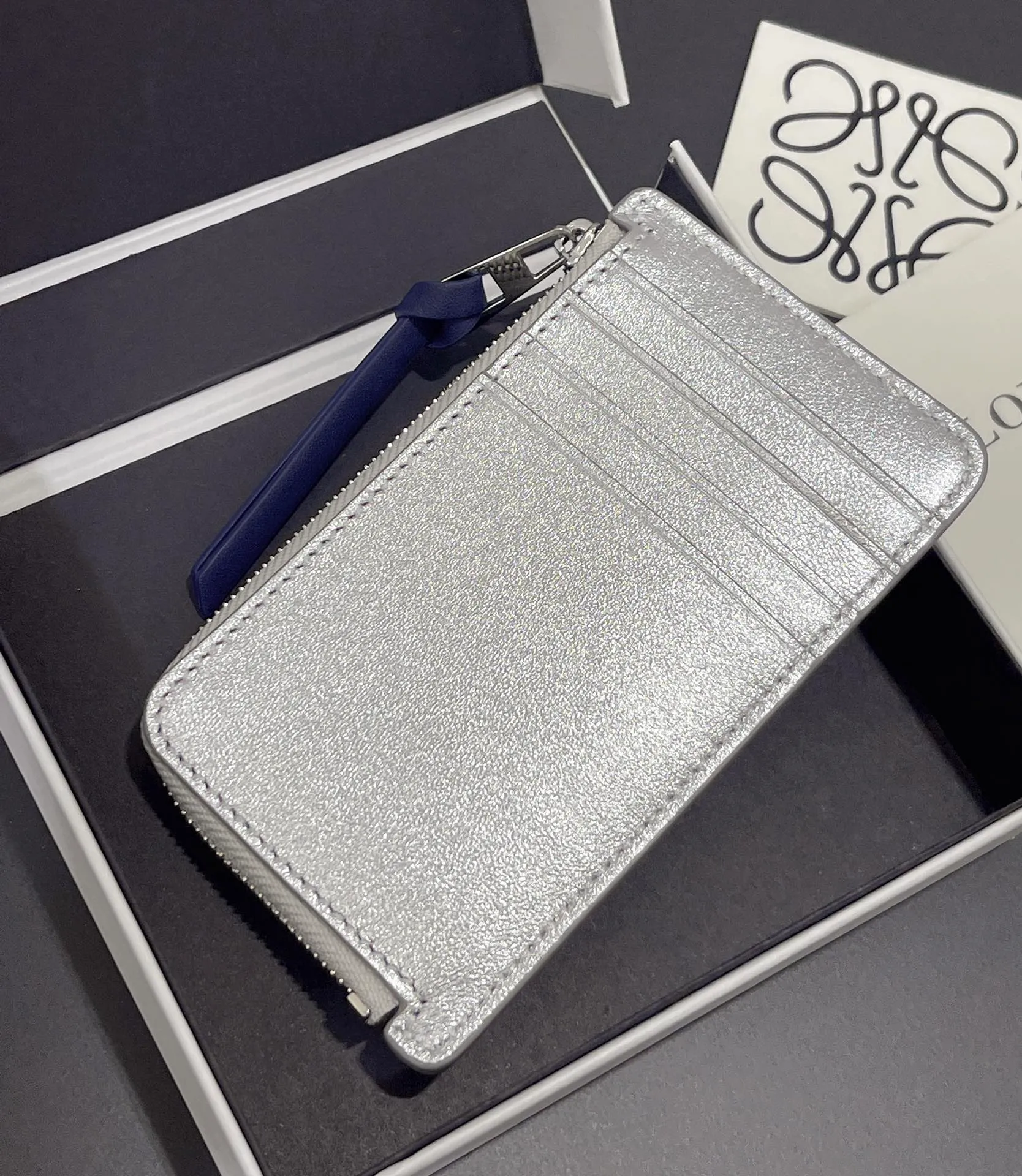 Suna Fujita collaboration limited series bunny 🐰 zipper card holder, made of nappa calfskin, four card slots and zipper compartment, with rabbit pattern, model number 3808, size 13*7.5 (⚠️Note: Due to the special leather, each color of the silk screen pattern will be a little darker, which is inevitable, please do not place an order if you mind)