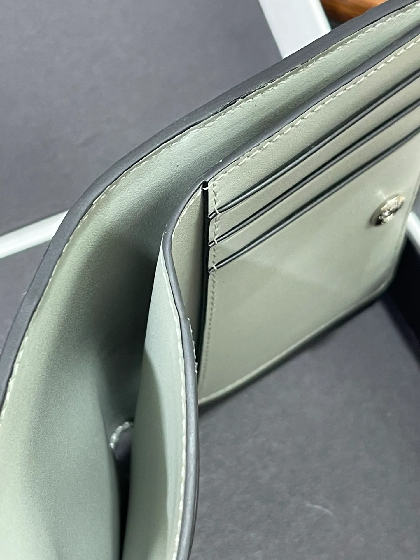💰740puzzle spliced ​​bifold short wallet is made of classic Napa calfskin, with card slots and coin pocket inside, 🉑️enlarges banknotes, exquisite and practical. Style number 3792, size 12*8.5