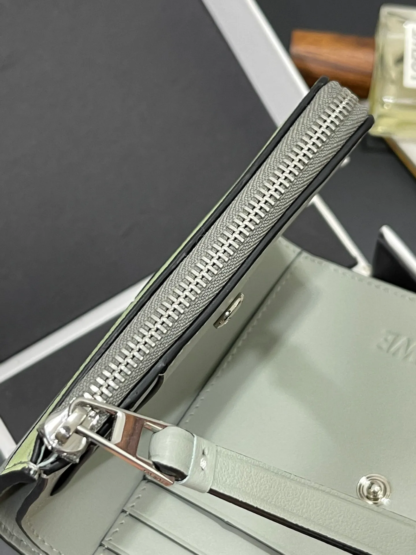 💰740puzzle spliced ​​bifold short wallet is made of classic Napa calfskin, with card slots and coin pocket inside, 🉑️enlarges banknotes, exquisite and practical. Style number 3792, size 12*8.5