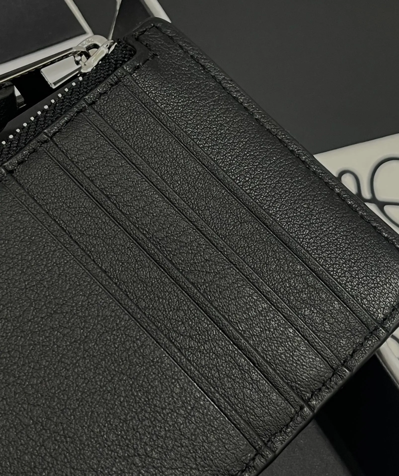 660💰Suna Fujita Zipper Card Case Cooperation Limited Series Deep Sea Print Model Made of Napa Calf Leather Four Card Slots and Zipper Compartment with Deep Sea Print Pattern No. 3806 Size 13*7.5 (⚠️Note: Each position of the silk screen pattern will be a little different, and genuine products will also be available, because the machine will slide during the silk screen printing, which is inevitable. If you mind, please do not place an order)