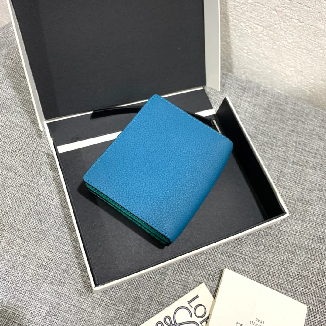740💰 Compact zip wallet is made of wear-resistant piqué calfskin with a two-color combination. It has card slots and a coin pocket inside, making it exquisite and practical. Style number 3711, size 10.5*9*3