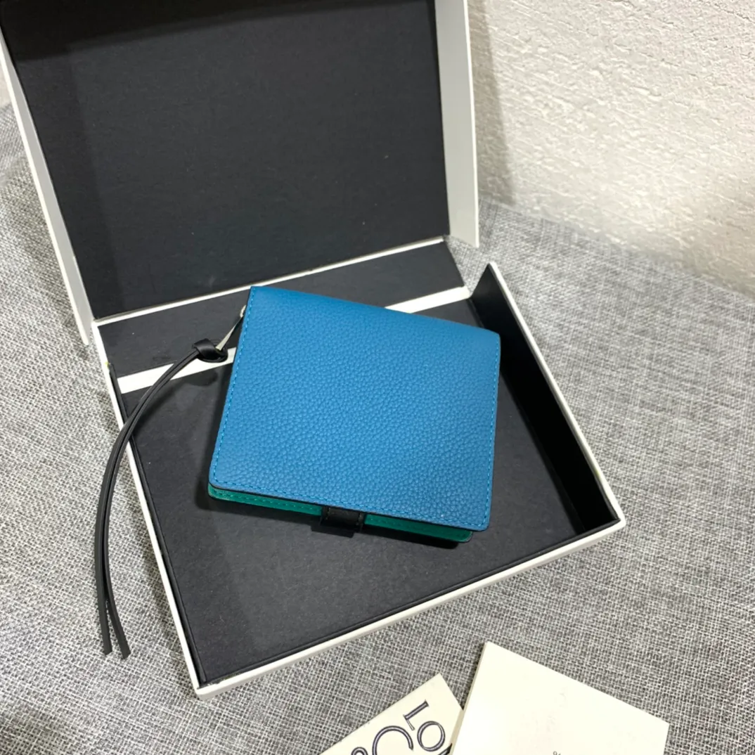 740💰 Compact zip wallet is made of wear-resistant piqué calfskin with a two-color combination. It has card slots and a coin pocket inside, making it exquisite and practical. Style number 3711, size 10.5*9*3