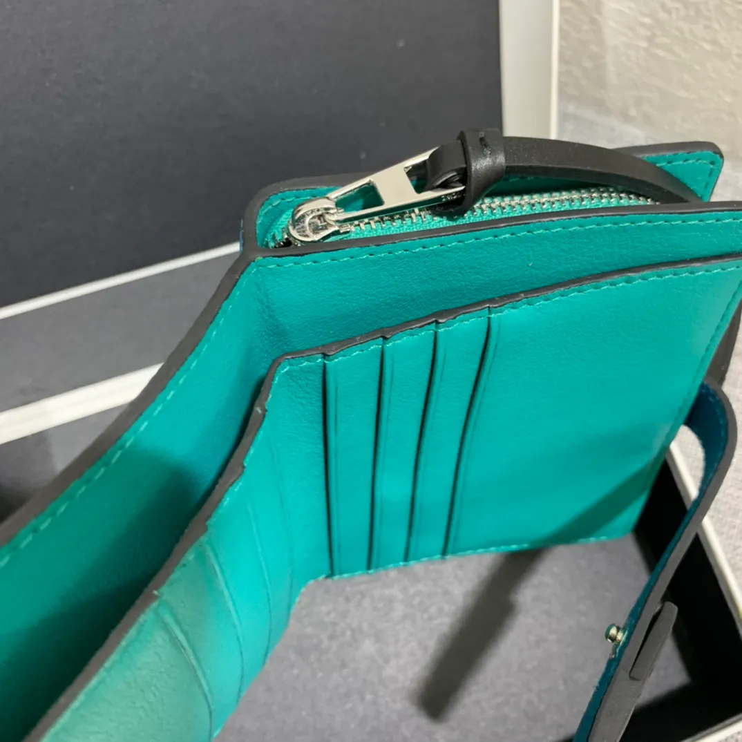 740💰 Compact zip wallet is made of wear-resistant piqué calfskin with a two-color combination. It has card slots and a coin pocket inside, making it exquisite and practical. Style number 3711, size 10.5*9*3
