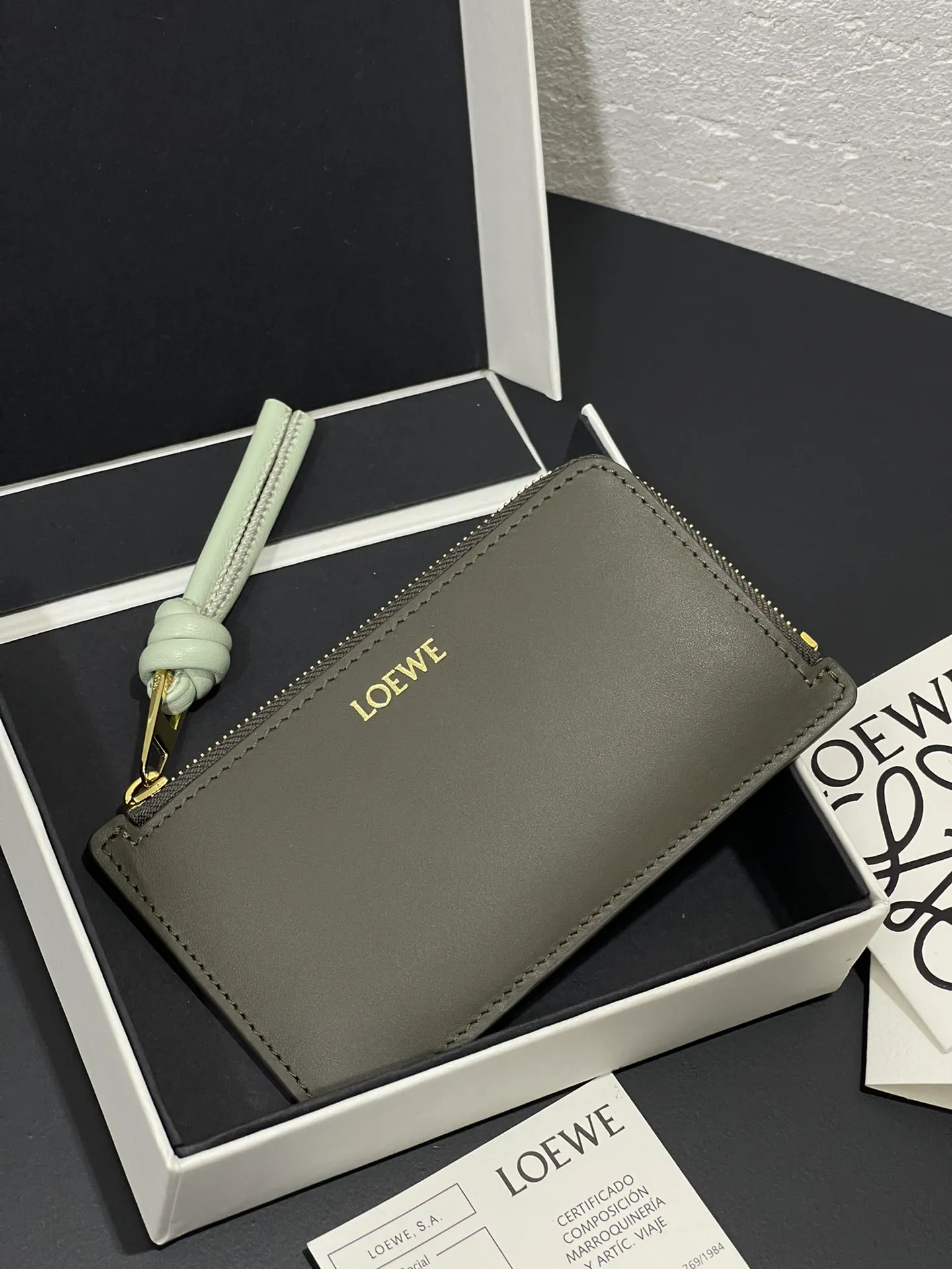 Satin nappa cowhide knot zipper small card holder, sheepskin lining, color-blocked knot pull tab, four card slots and zipper compartment. Style number 3793, size 13.5✕7 💰300