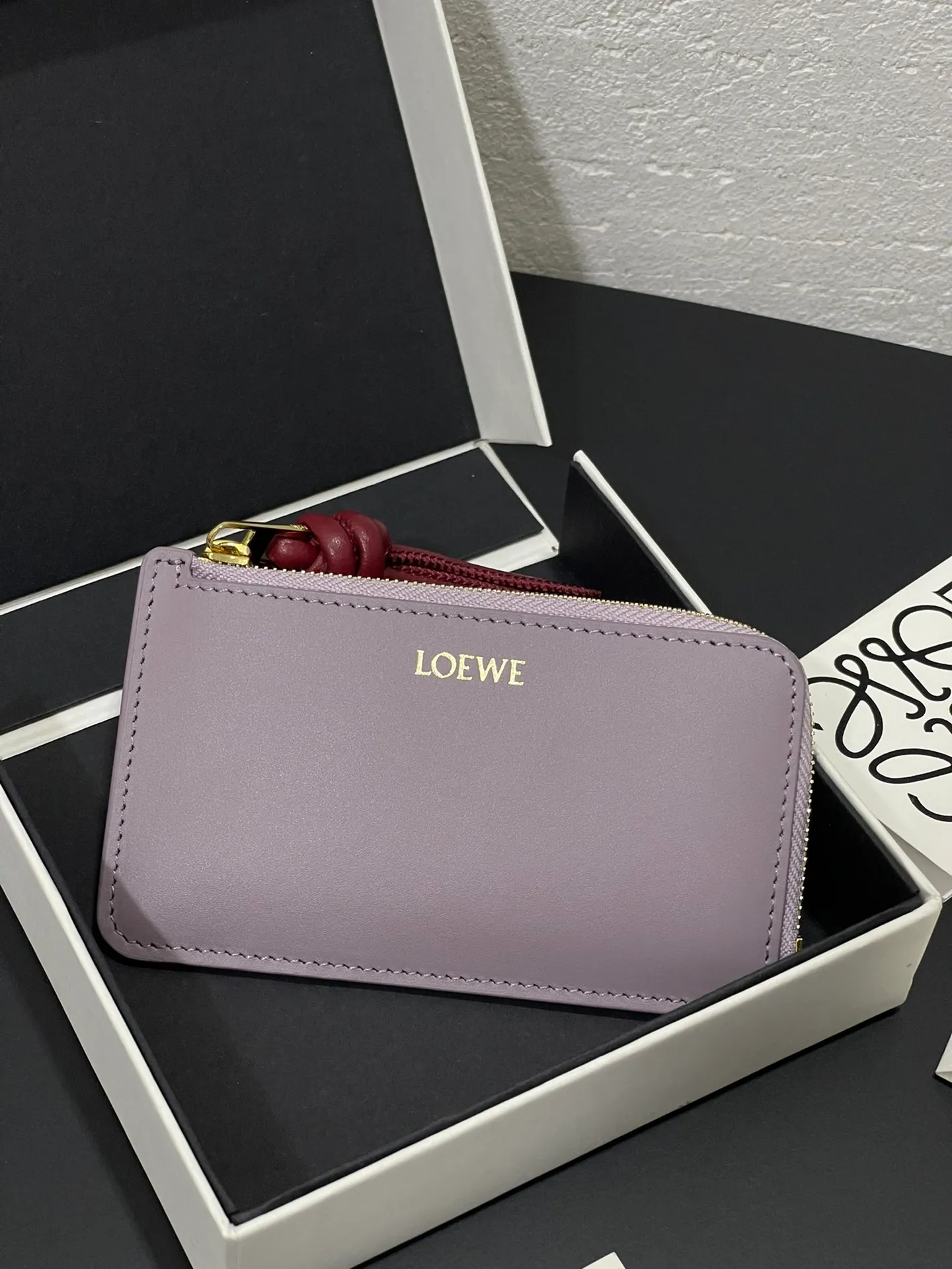 Satin nappa cowhide knot zipper small card holder, sheepskin lining, color-blocked knot pull tab, four card slots and zipper compartment. Style number 3793, size 13.5✕7 💰300