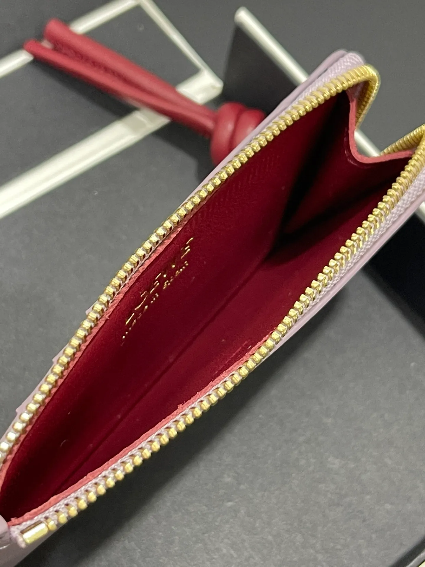 Satin nappa cowhide knot zipper small card holder, sheepskin lining, color-blocked knot pull tab, four card slots and zipper compartment. Style number 3793, size 13.5✕7 💰300