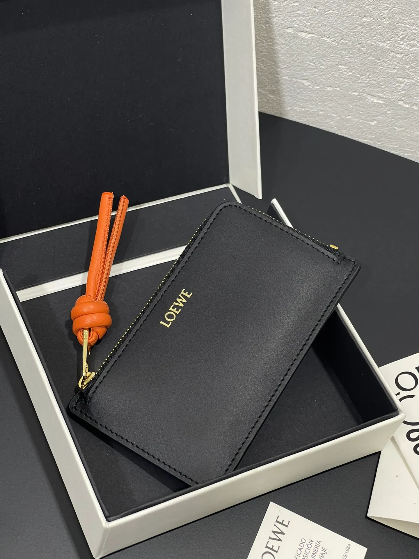 Satin nappa cowhide knot zipper small card holder, sheepskin lining, color-blocked knot pull tab, four card slots and zipper compartment. Style number 3793, size 13.5✕7 💰300