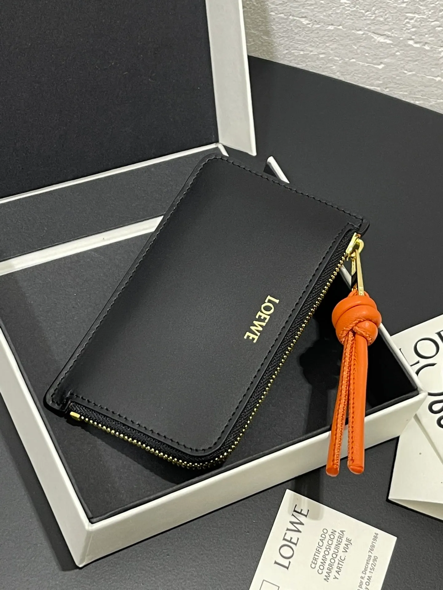 Satin nappa cowhide knot zipper small card holder, sheepskin lining, color-blocked knot pull tab, four card slots and zipper compartment. Style number 3793, size 13.5✕7 💰300