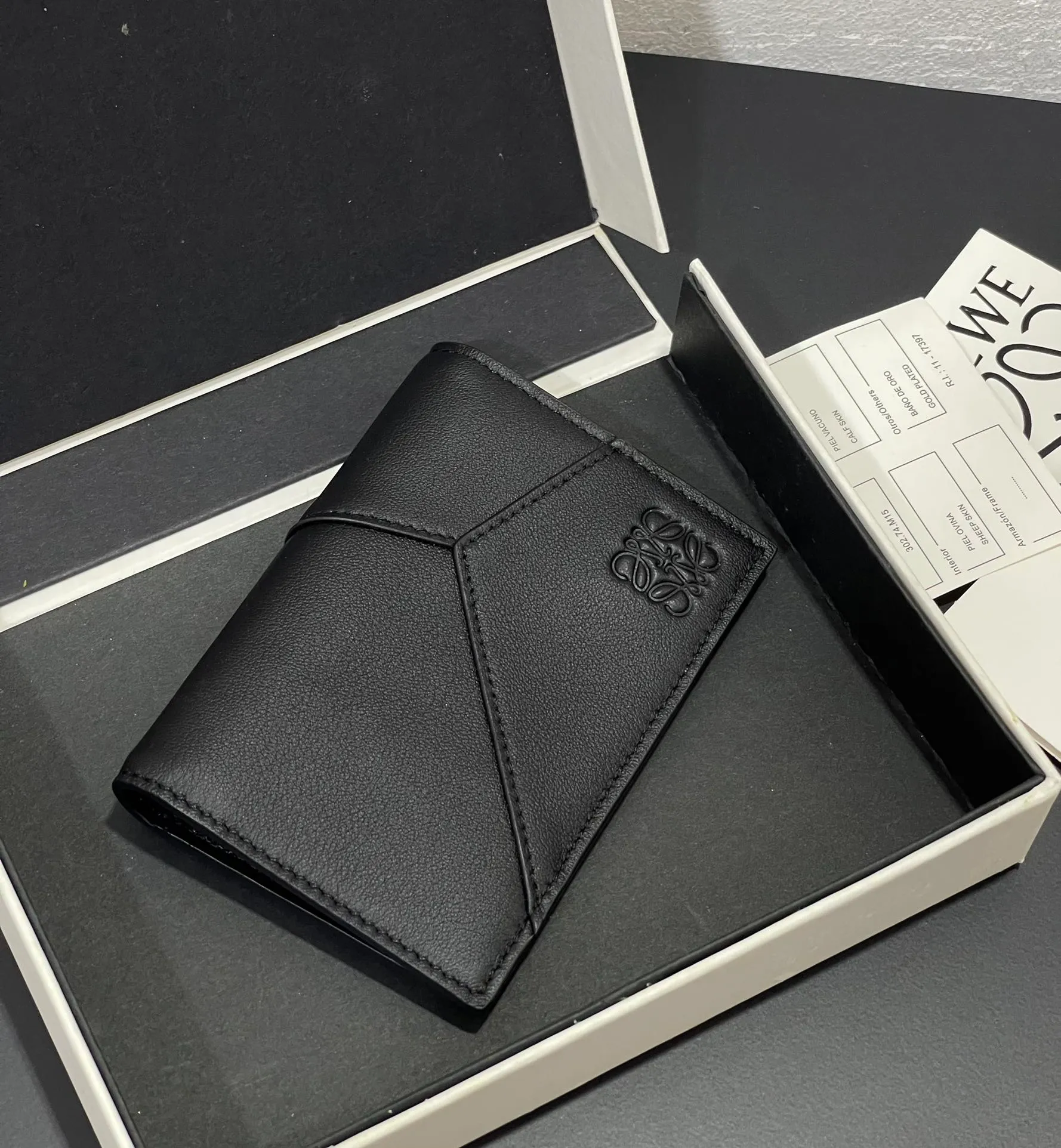 New men's folding small card holder made of calfskin, 8 card slots inside and one card slot outside ZP7800¥ Style No. 3817 Size 7.5✕11.3