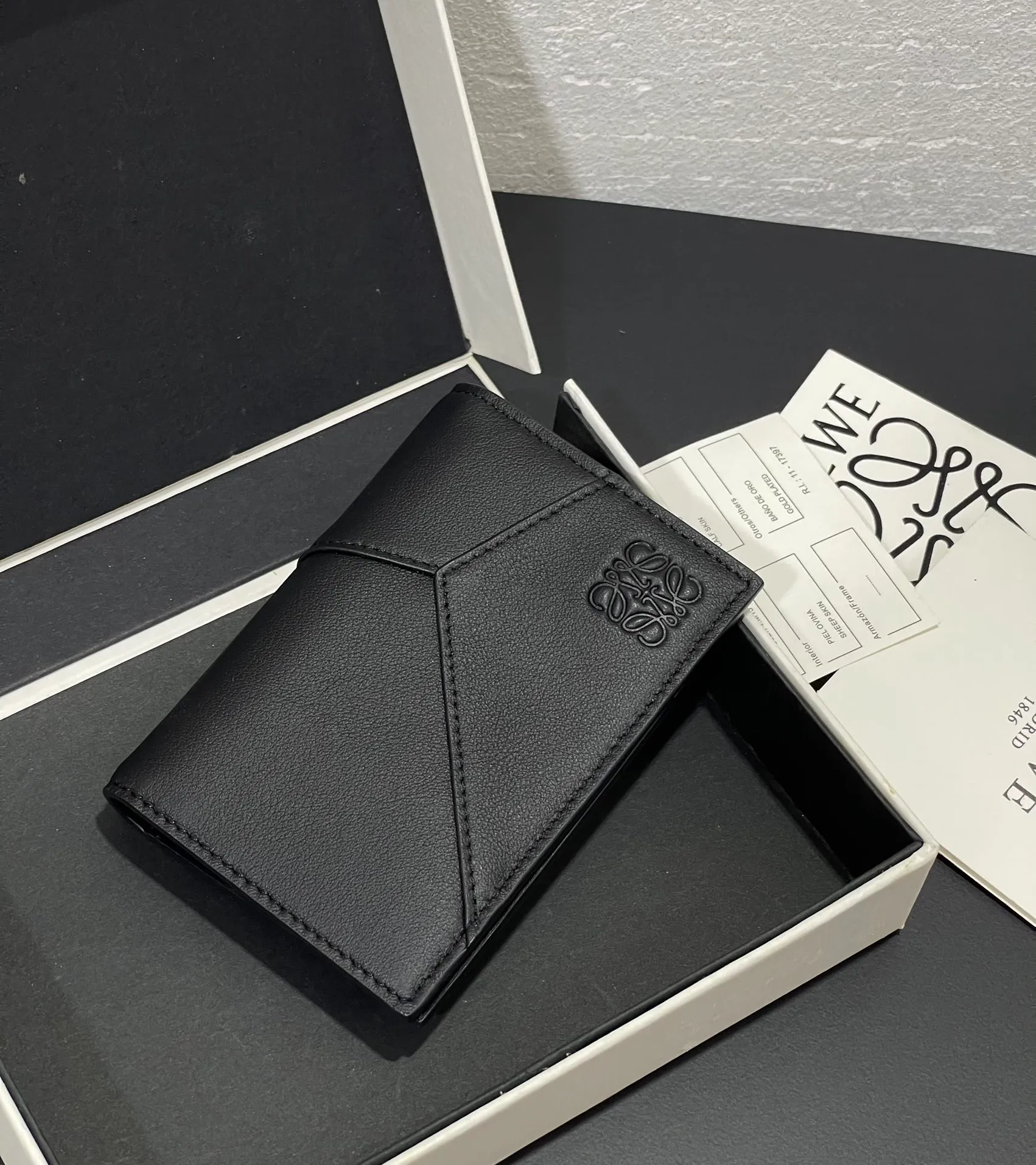 New men's folding small card holder made of calfskin, 8 card slots inside and one card slot outside ZP7800¥ Style No. 3817 Size 7.5✕11.3