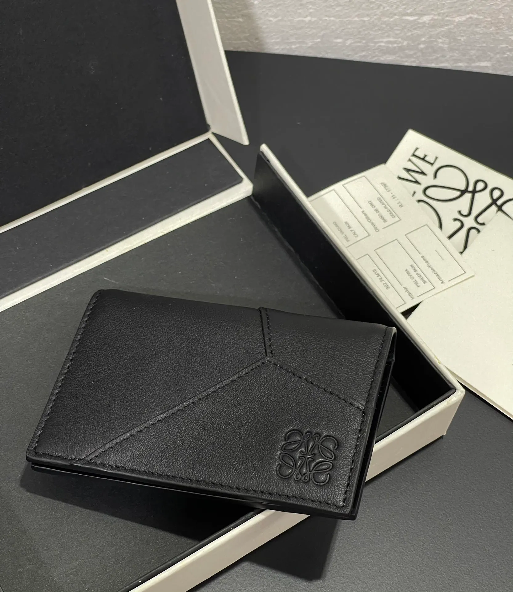 New men's folding small card holder made of calfskin, 8 card slots inside and one card slot outside ZP7800¥ Style No. 3817 Size 7.5✕11.3
