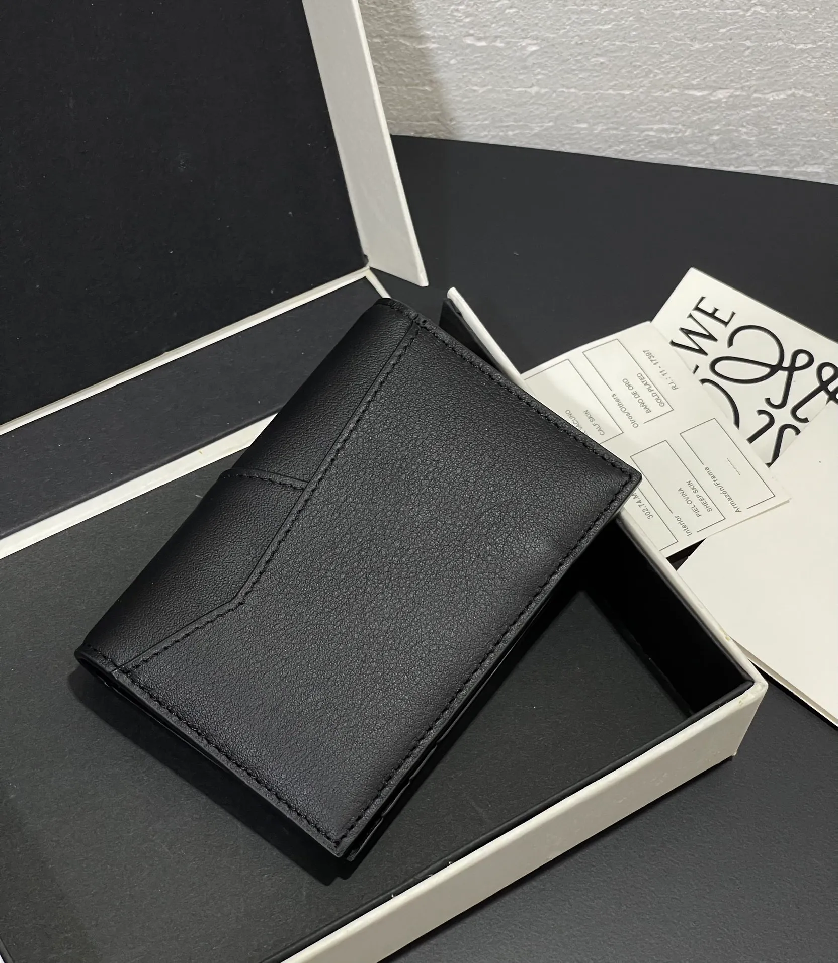New men's folding small card holder made of calfskin, 8 card slots inside and one card slot outside ZP7800¥ Style No. 3817 Size 7.5✕11.3