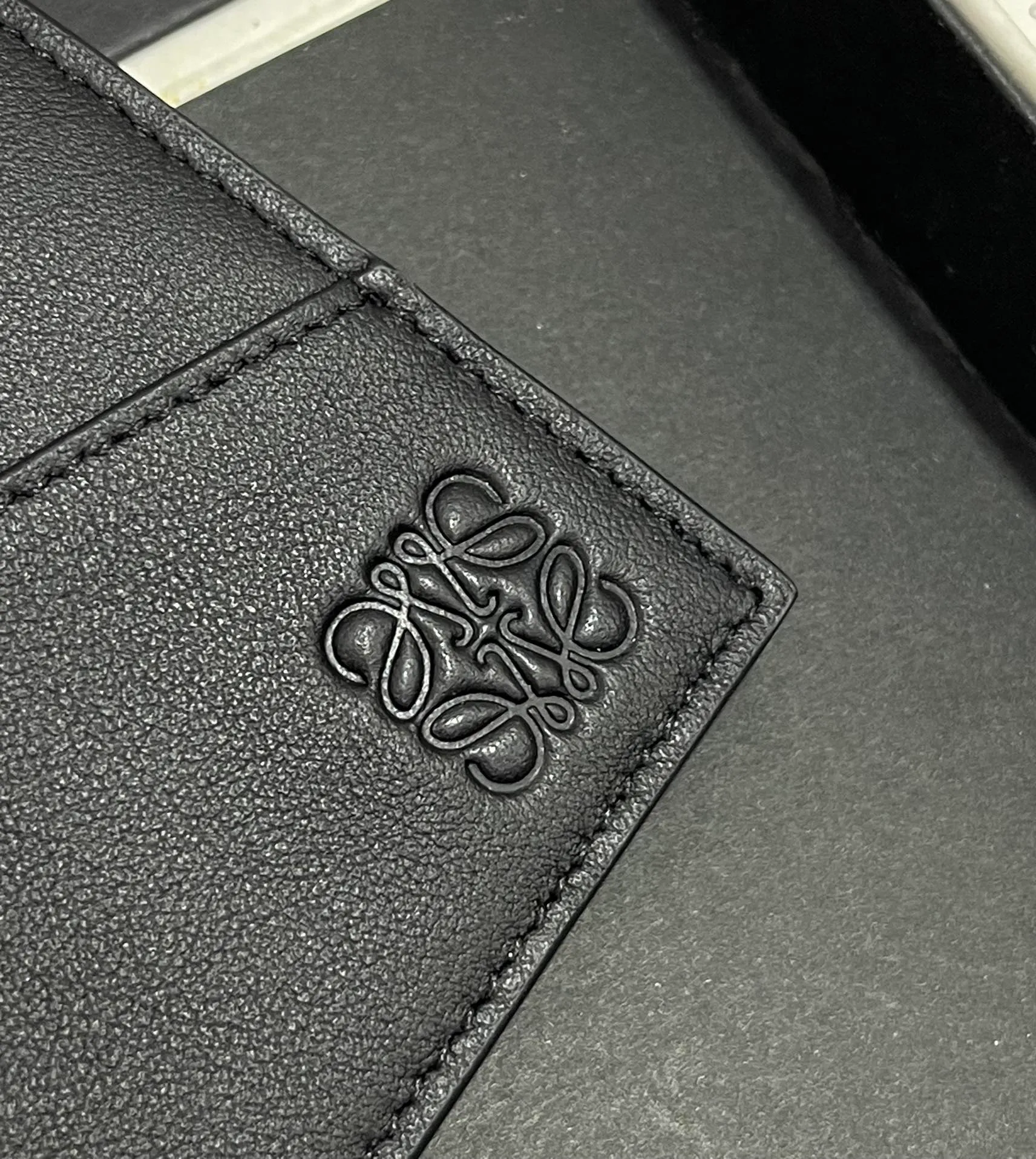 New men's folding small card holder made of calfskin, 8 card slots inside and one card slot outside ZP7800¥ Style No. 3817 Size 7.5✕11.3