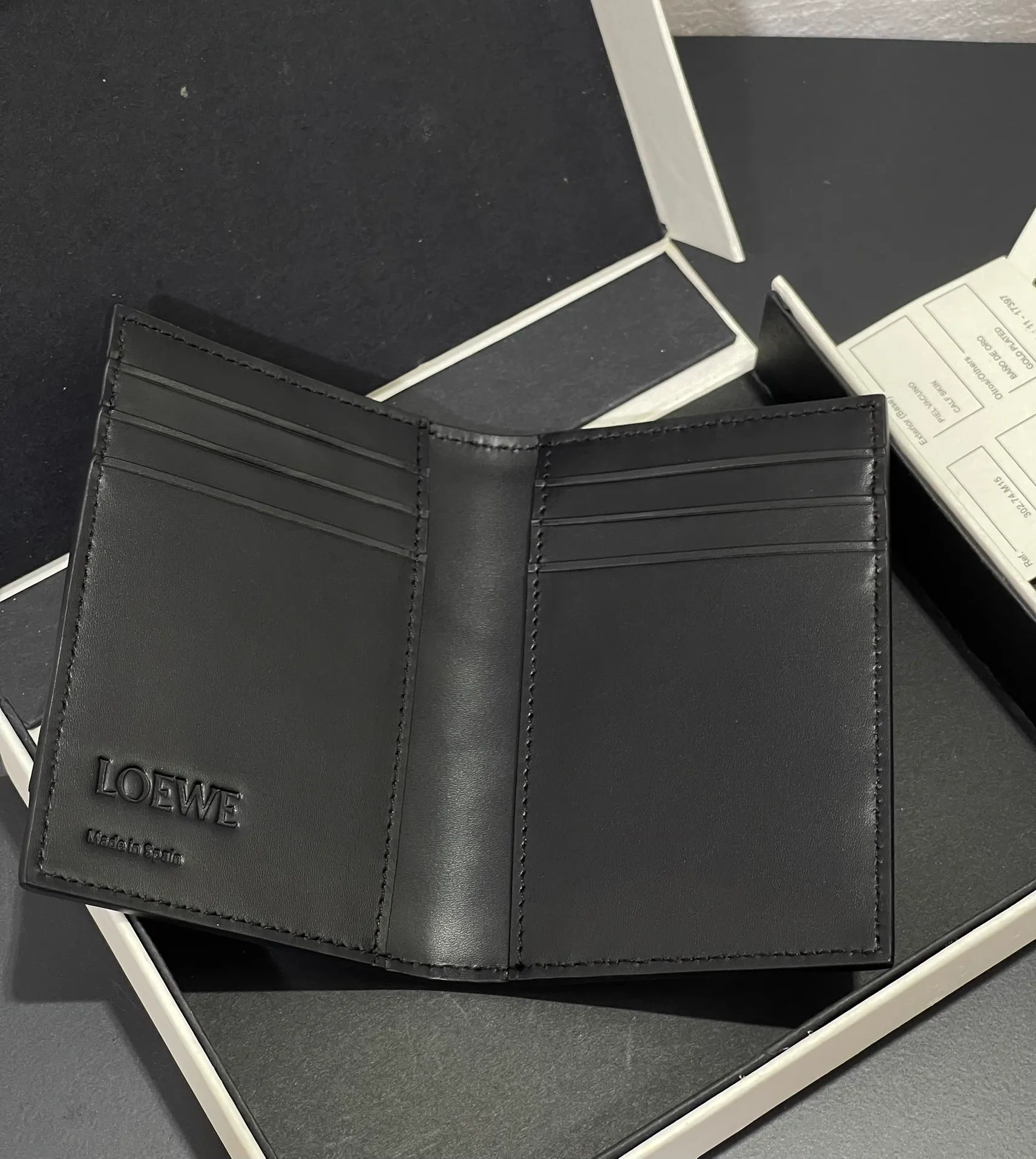 New men's folding small card holder made of calfskin, 8 card slots inside and one card slot outside ZP7800¥ Style No. 3817 Size 7.5✕11.3