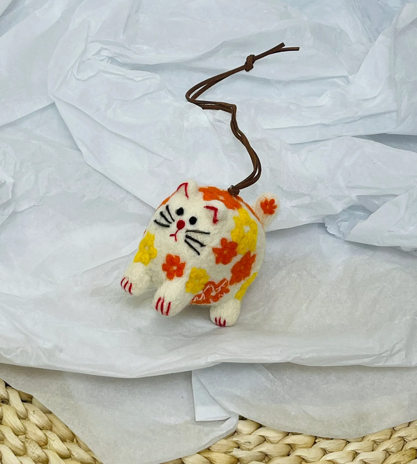 Marni felt pendant is super cute! The rope can be untied and knotted by yourself and comes with a blank dust bag (⚠️Note: It is purely handmade, each one is unique, if you mind, please place your order carefully)