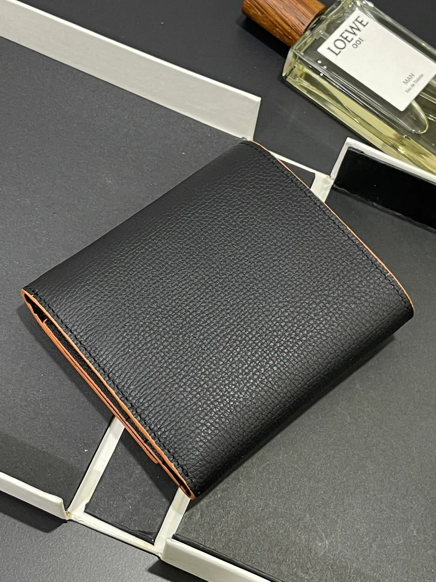 820💰 Short folding wallet made of pebbled cowhide, calfskin lining, card slots, zipper pocket, can enlarge banknotes. Style number 3729, 💰820 size 10*11