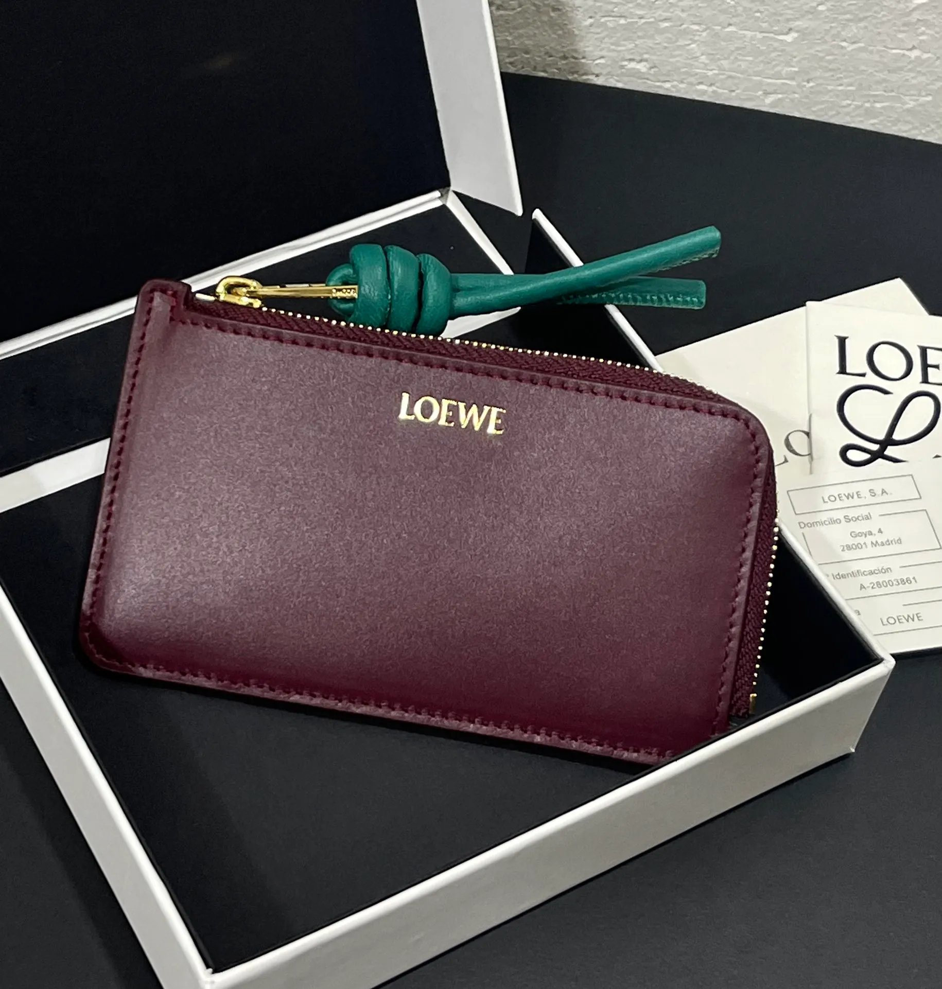 Satin nappa cowhide knot zipper small card holder, sheepskin lining, color-blocked knot pull tab, four card slots and zipper compartment. Style number 3793, size 13.5✕7 💰300