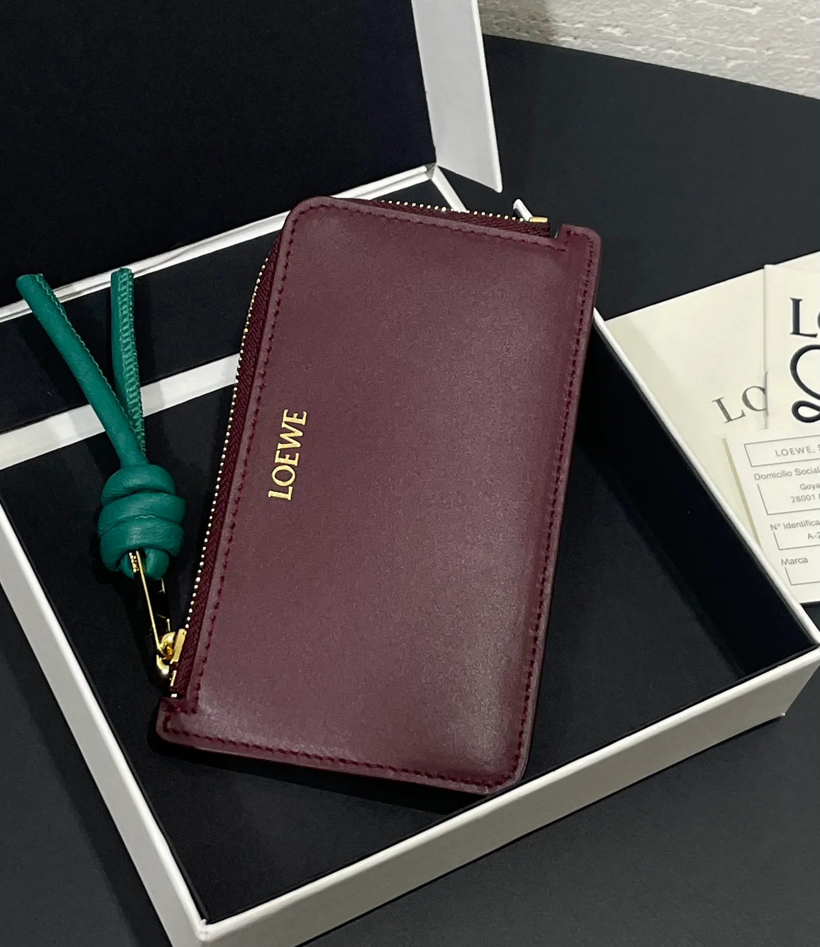Satin nappa cowhide knot zipper small card holder, sheepskin lining, color-blocked knot pull tab, four card slots and zipper compartment. Style number 3793, size 13.5✕7 💰300