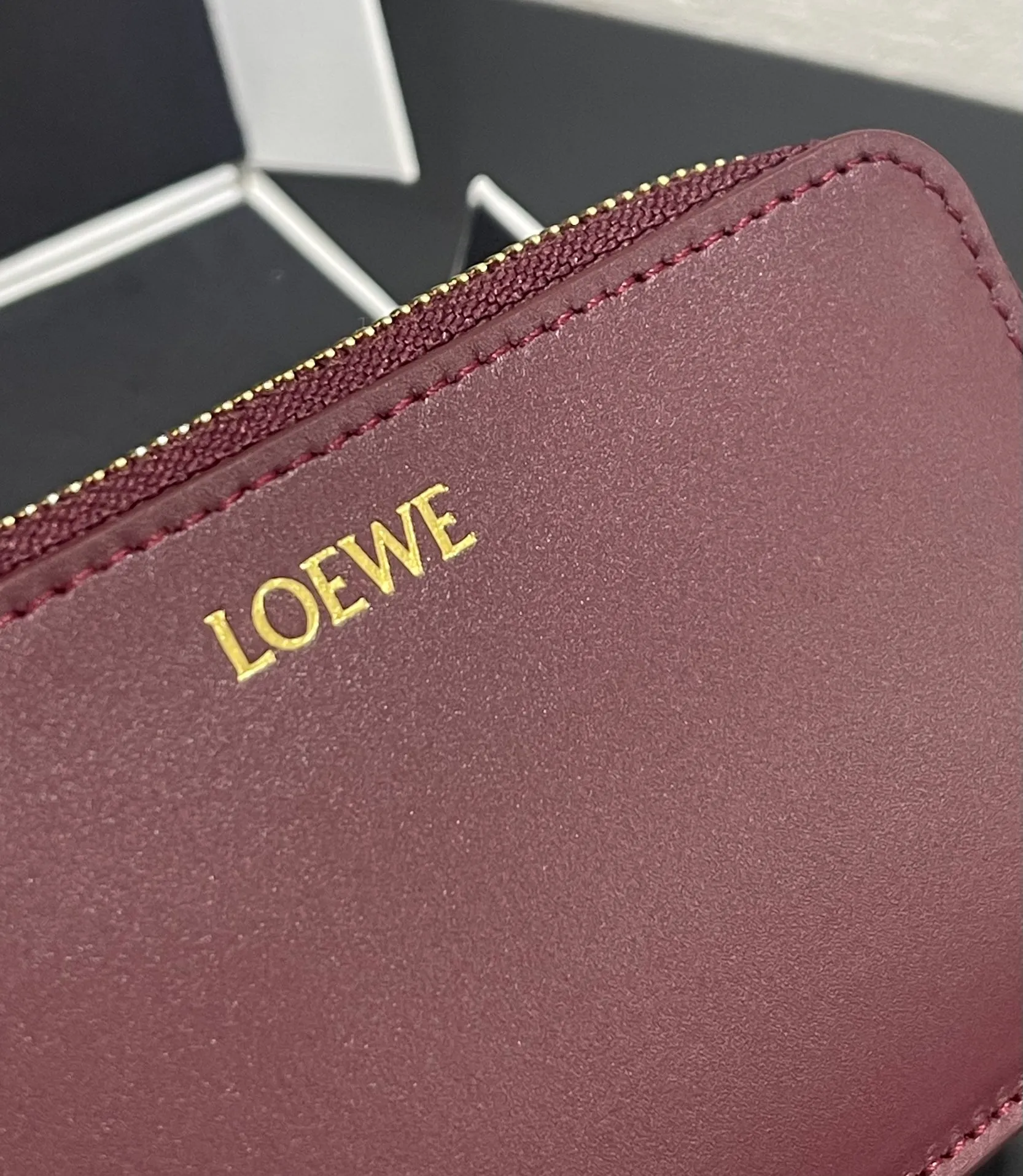 Satin nappa cowhide knot zipper small card holder, sheepskin lining, color-blocked knot pull tab, four card slots and zipper compartment. Style number 3793, size 13.5✕7 💰300