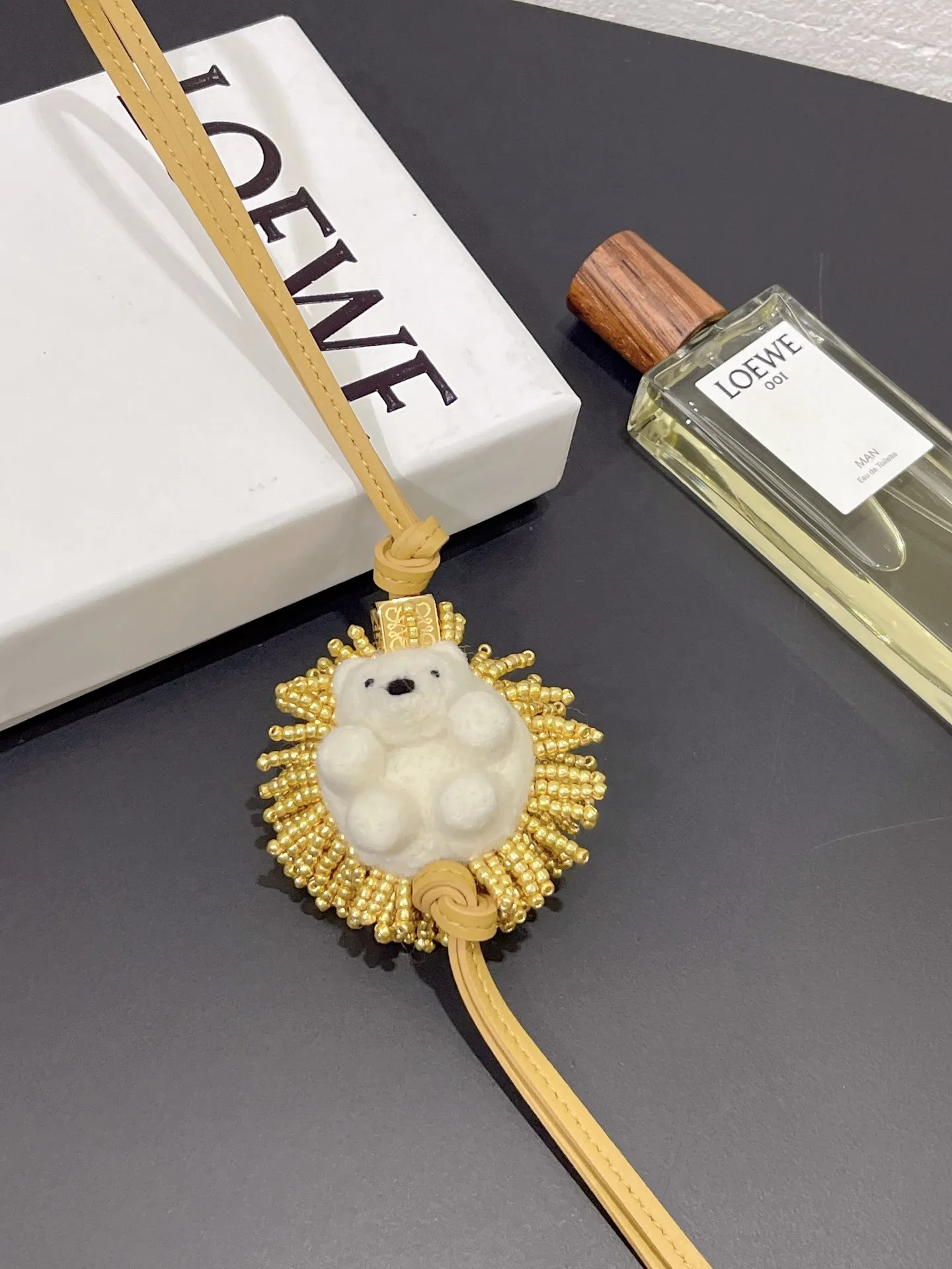 The hedgehog felt pendant is made of felt material and is purely handmade, which is time-consuming and labor-intensive. It can be matched with any bag and is extremely versatile. ⚠️Note: Each one is unique and cannot be guaranteed to be exactly the same. Please do not disturb perfectionists.