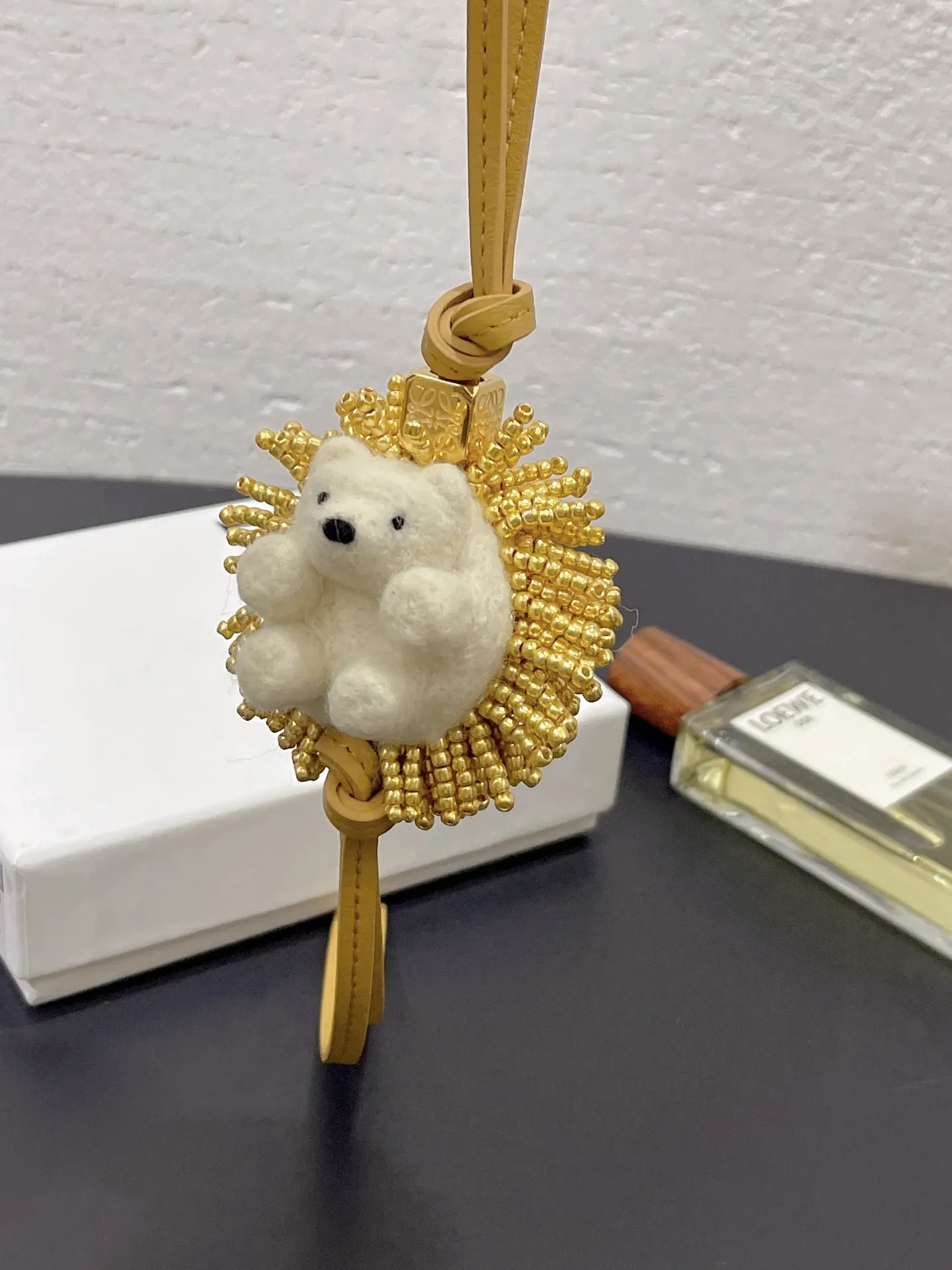 The hedgehog felt pendant is made of felt material and is purely handmade, which is time-consuming and labor-intensive. It can be matched with any bag and is extremely versatile. ⚠️Note: Each one is unique and cannot be guaranteed to be exactly the same. Please do not disturb perfectionists.