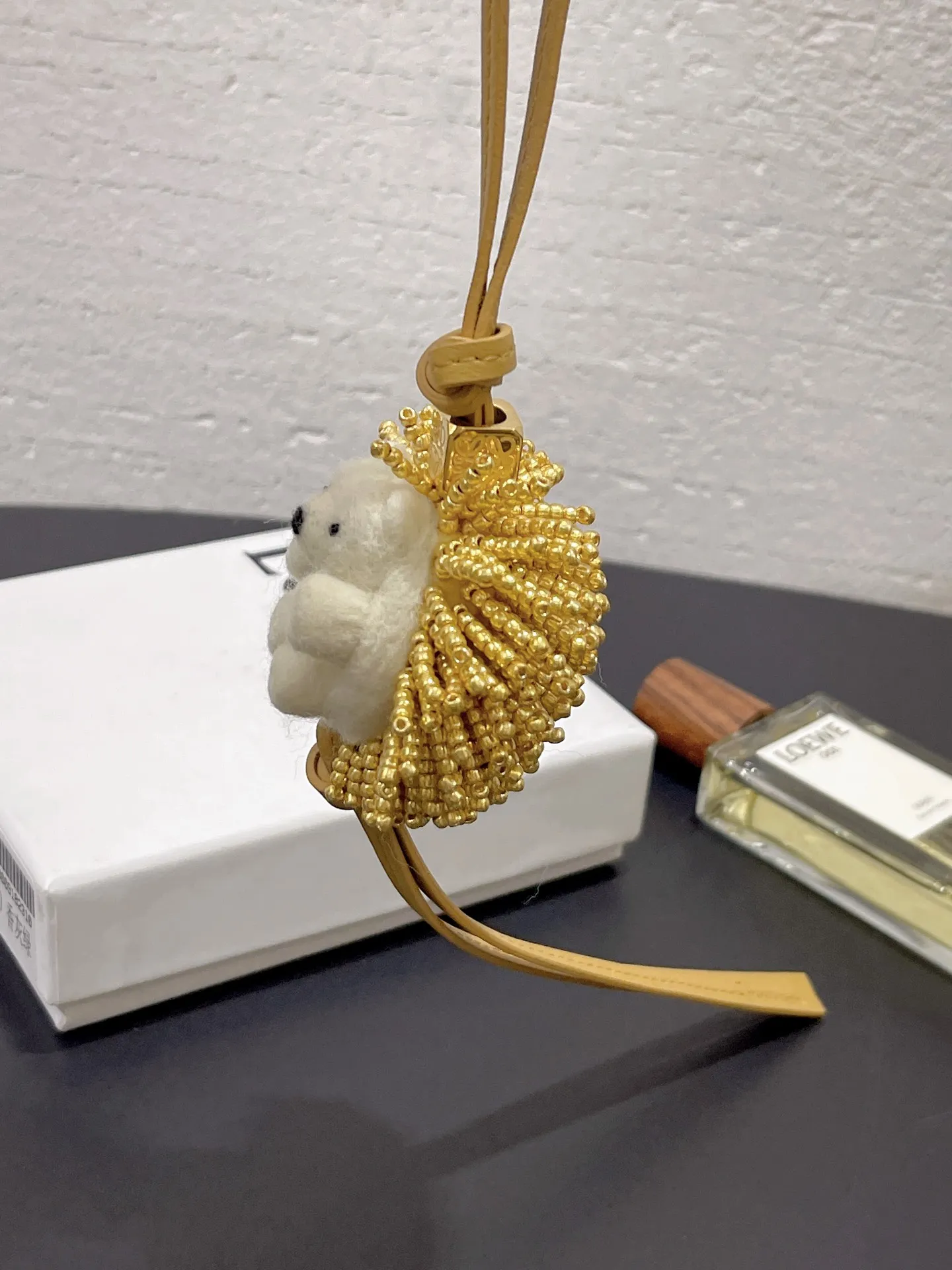The hedgehog felt pendant is made of felt material and is purely handmade, which is time-consuming and labor-intensive. It can be matched with any bag and is extremely versatile. ⚠️Note: Each one is unique and cannot be guaranteed to be exactly the same. Please do not disturb perfectionists.