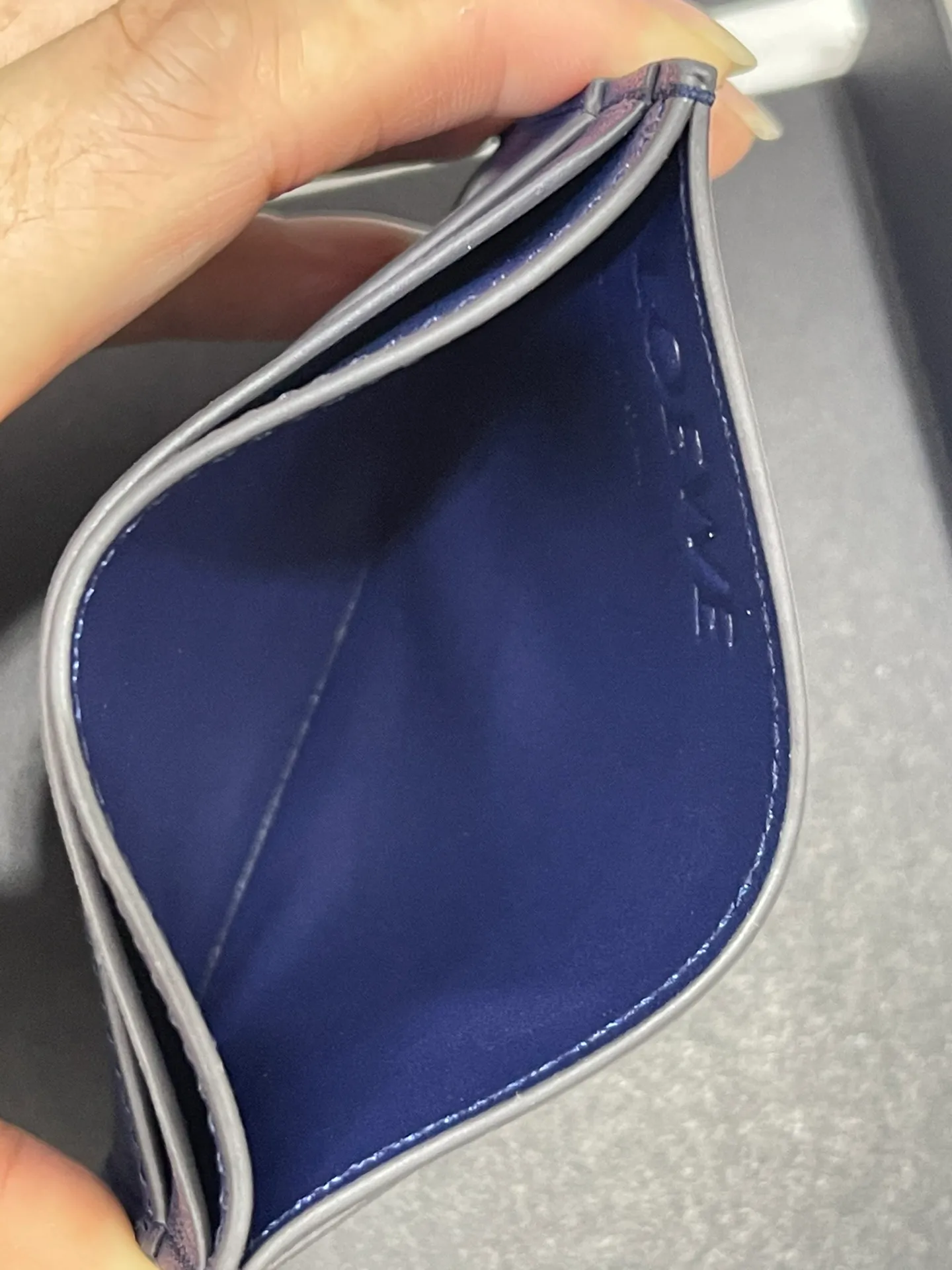440💰 Men's single card holder shipped. The wallet is inspired by the puzzle series handbags. It adopts a unique geometric pattern. It is made of classic calfskin material. It has four card slots and a middle compartment. Style number 3802. Size 10.5*7.5