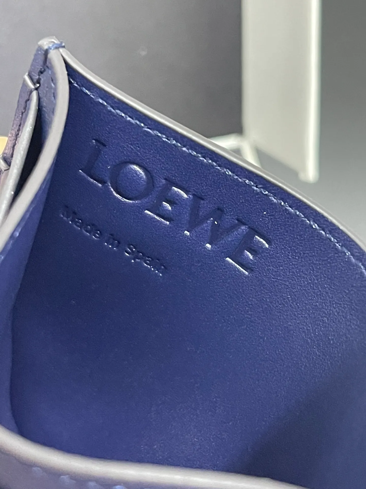 440💰 Men's single card holder shipped. The wallet is inspired by the puzzle series handbags. It adopts a unique geometric pattern. It is made of classic calfskin material. It has four card slots and a middle compartment. Style number 3802. Size 10.5*7.5