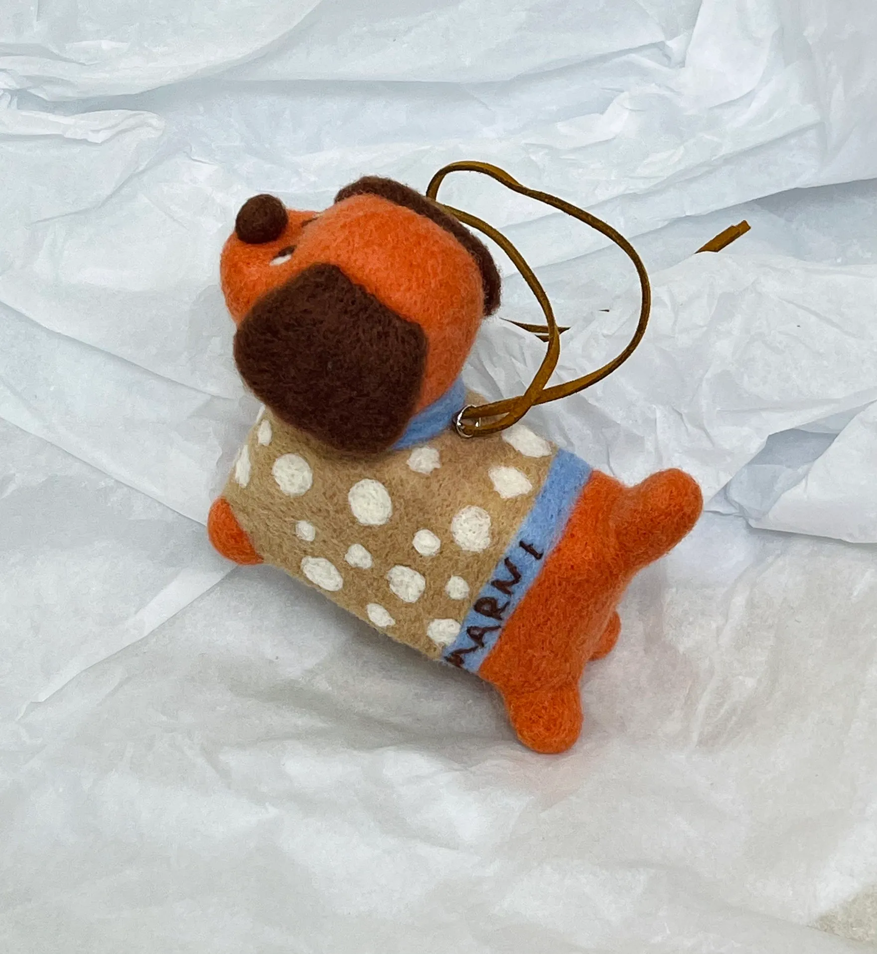 Marni felt pendant is super cute! The rope can be untied and knotted by yourself and comes with a blank dust bag (⚠️Note: It is purely handmade, each one is unique, if you mind, please place your order carefully)