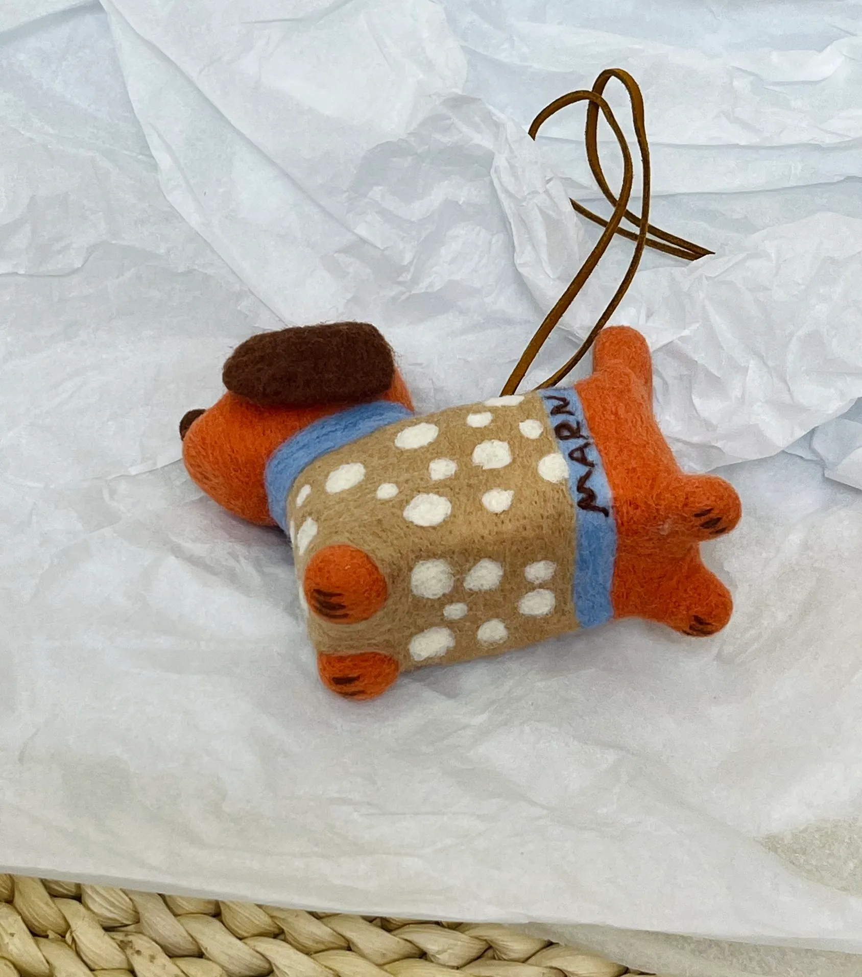 Marni felt pendant is super cute! The rope can be untied and knotted by yourself and comes with a blank dust bag (⚠️Note: It is purely handmade, each one is unique, if you mind, please place your order carefully)