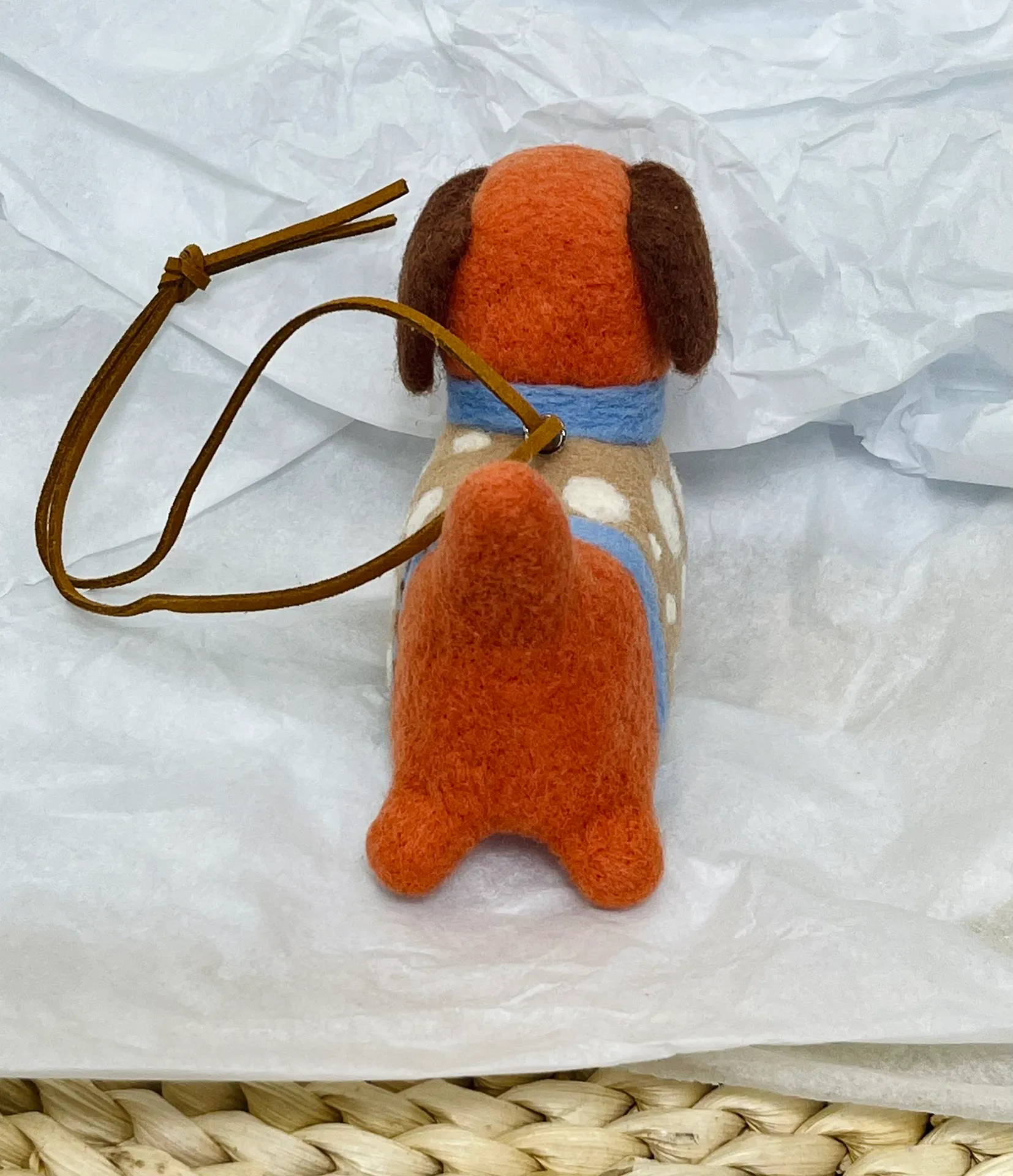 Marni felt pendant is super cute! The rope can be untied and knotted by yourself and comes with a blank dust bag (⚠️Note: It is purely handmade, each one is unique, if you mind, please place your order carefully)