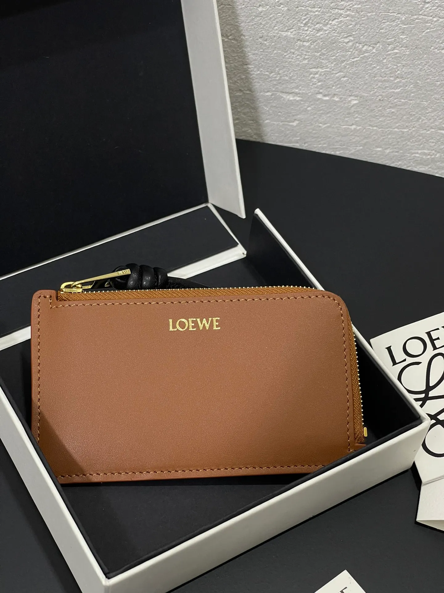 Satin nappa cowhide knot zipper small card holder, sheepskin lining, color-blocked knot pull tab, four card slots and zipper compartment. Style number 3793, size 13.5✕7 💰300