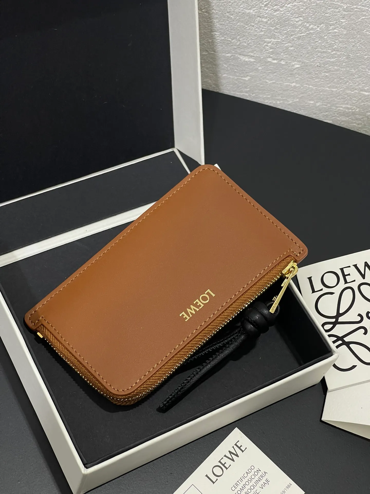 Satin nappa cowhide knot zipper small card holder, sheepskin lining, color-blocked knot pull tab, four card slots and zipper compartment. Style number 3793, size 13.5✕7 💰300