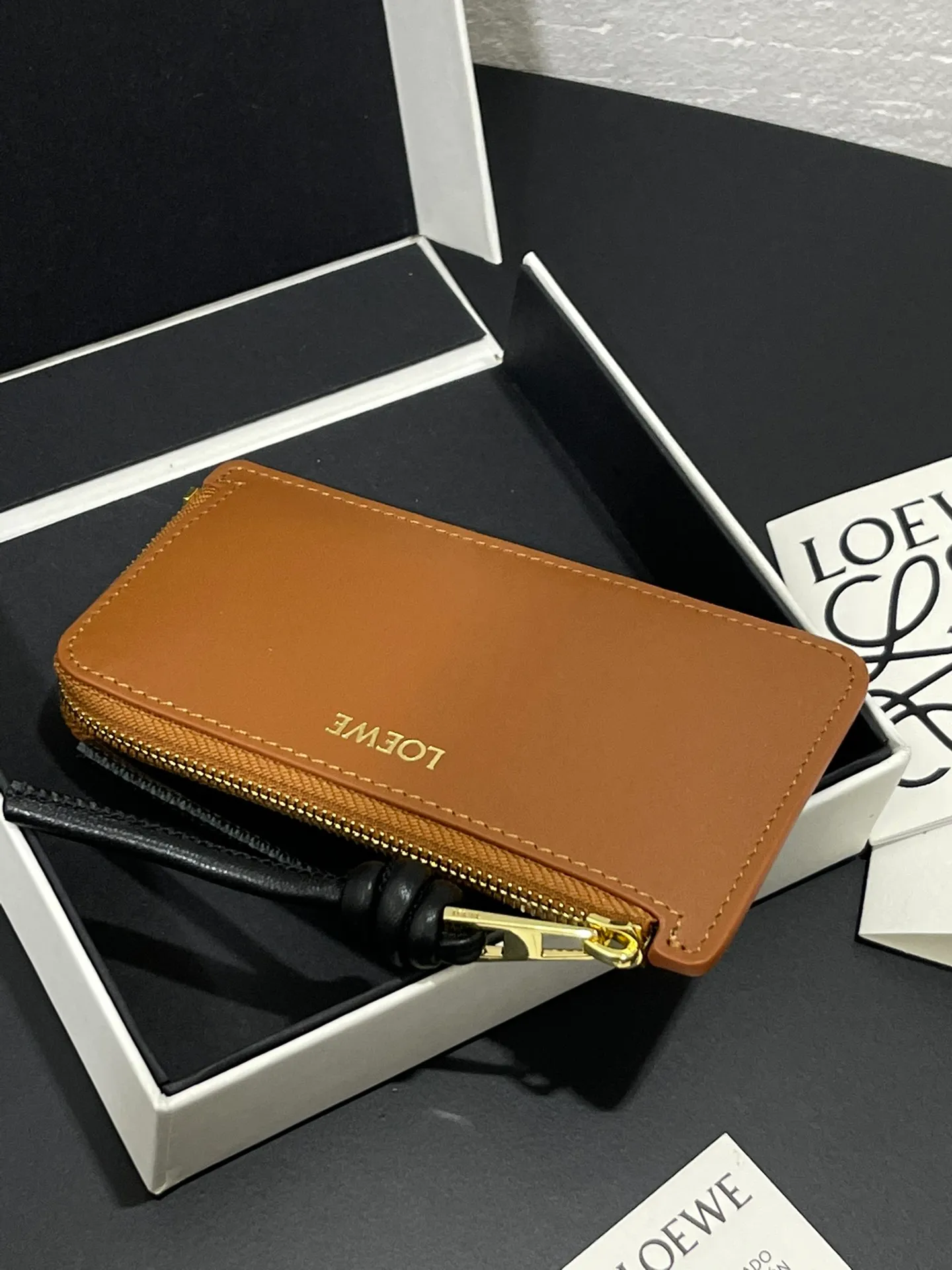 Satin nappa cowhide knot zipper small card holder, sheepskin lining, color-blocked knot pull tab, four card slots and zipper compartment. Style number 3793, size 13.5✕7 💰300