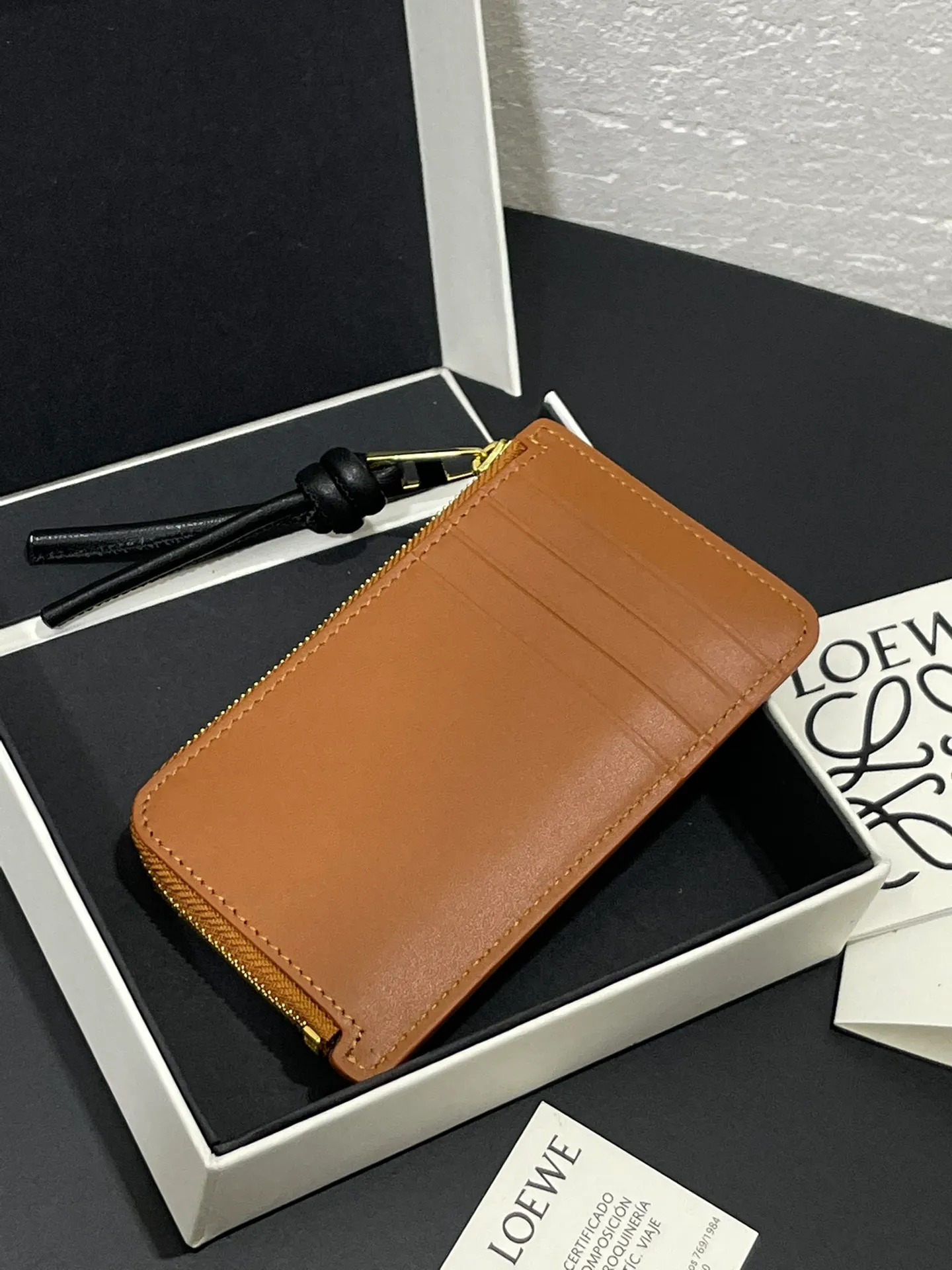 Satin nappa cowhide knot zipper small card holder, sheepskin lining, color-blocked knot pull tab, four card slots and zipper compartment. Style number 3793, size 13.5✕7 💰300