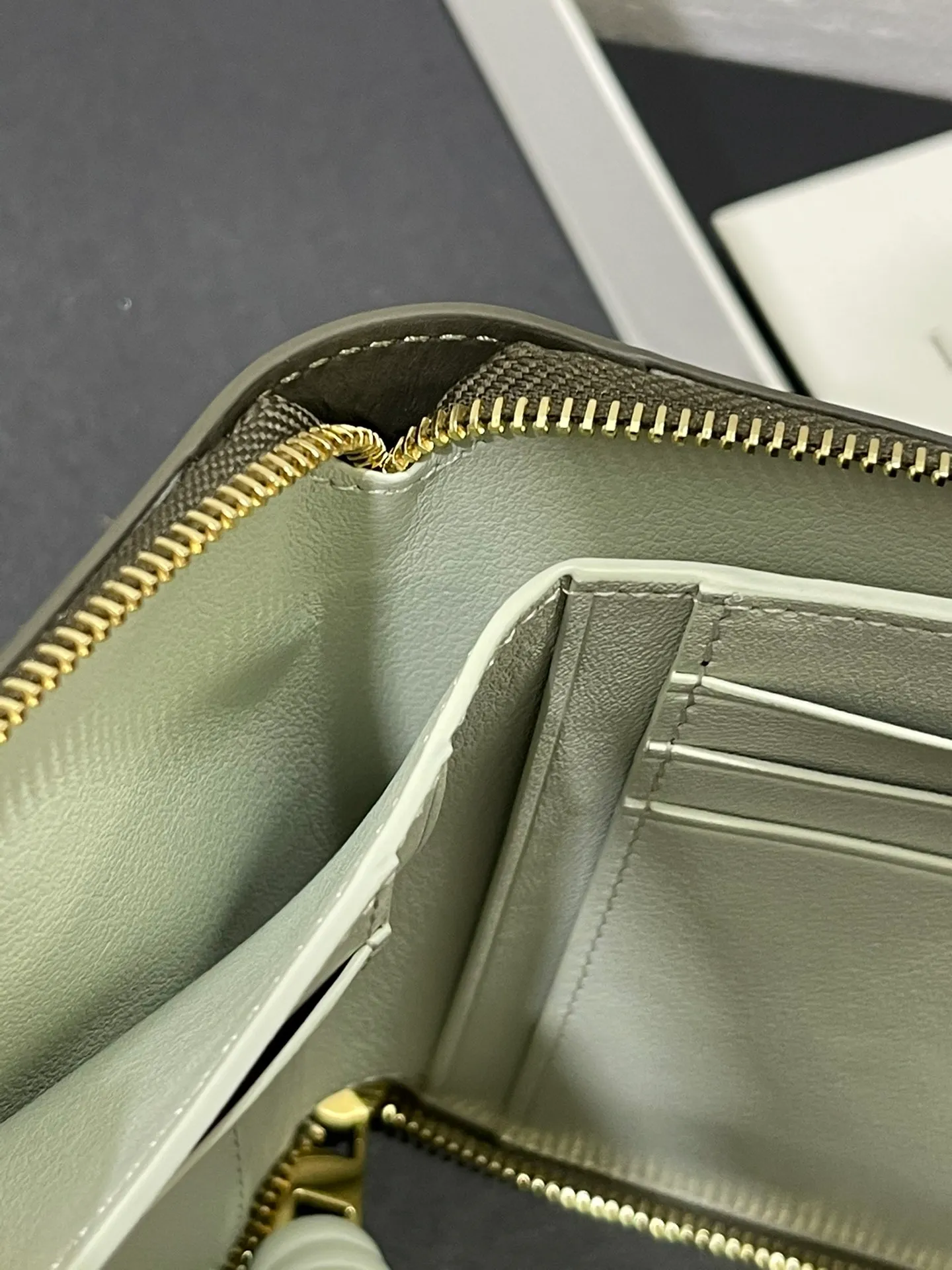 Glossy nappa leather knotted zipper wallet with sheepskin lining, color-blocked knotted pull tab, six card slots and zipper compartment. Style number 3805, size 12*9.5 💰410