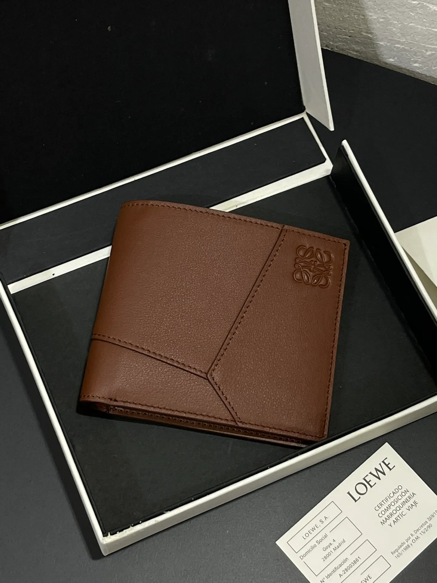 Men's bifold wallet is shipped. The wallet is inspired by the puzzle series handbags. It adopts a unique geometric pattern. It is made of classic calfskin. It has eight card slots and two large pockets. Style number 3801. Size 11*10 💰330
