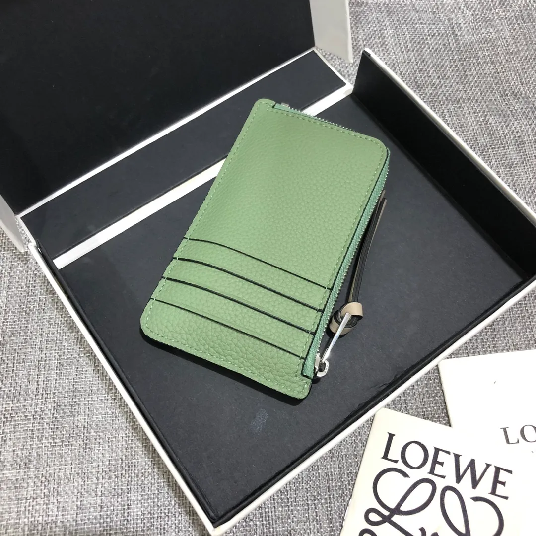 480💰 Color-blocked zippered card holder is made of soft pique calfskin and contrasting calfskin. There are card slots and zipper pockets on both sides, which can hold change and cards. It is exquisite and practical. Style number 3762, size 13*7.5