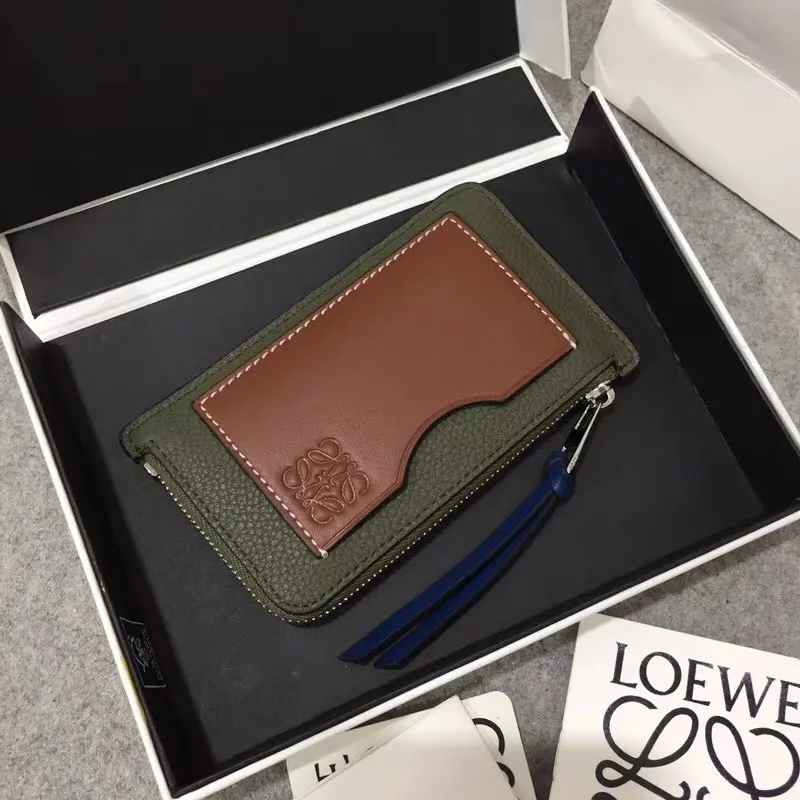 480💰 Color-blocked zippered card holder is made of soft pique calfskin and contrasting calfskin. There are card slots and zipper pockets on both sides, which can hold change and cards. It is exquisite and practical. Style number 3611, size 13*7.5