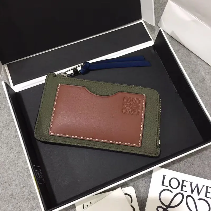 480💰 Color-blocked zippered card holder is made of soft pique calfskin and contrasting calfskin. There are card slots and zipper pockets on both sides, which can hold change and cards. It is exquisite and practical. Style number 3611, size 13*7.5