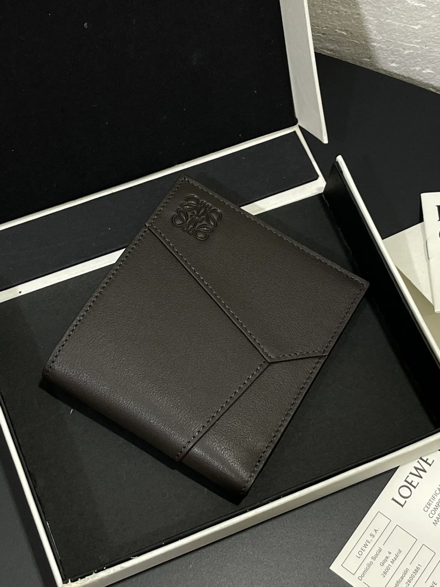 Men's bifold wallet is shipped. The wallet is inspired by the puzzle series handbags. It adopts a unique geometric pattern. It is made of classic calfskin. It has eight card slots and two large pockets. Style number 3801. Size 11*10 💰330