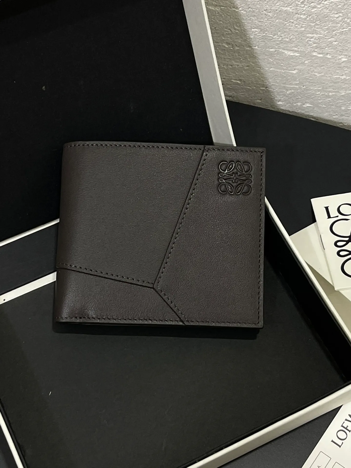 Men's bifold wallet is shipped. The wallet is inspired by the puzzle series handbags. It adopts a unique geometric pattern. It is made of classic calfskin. It has eight card slots and two large pockets. Style number 3801. Size 11*10 💰330