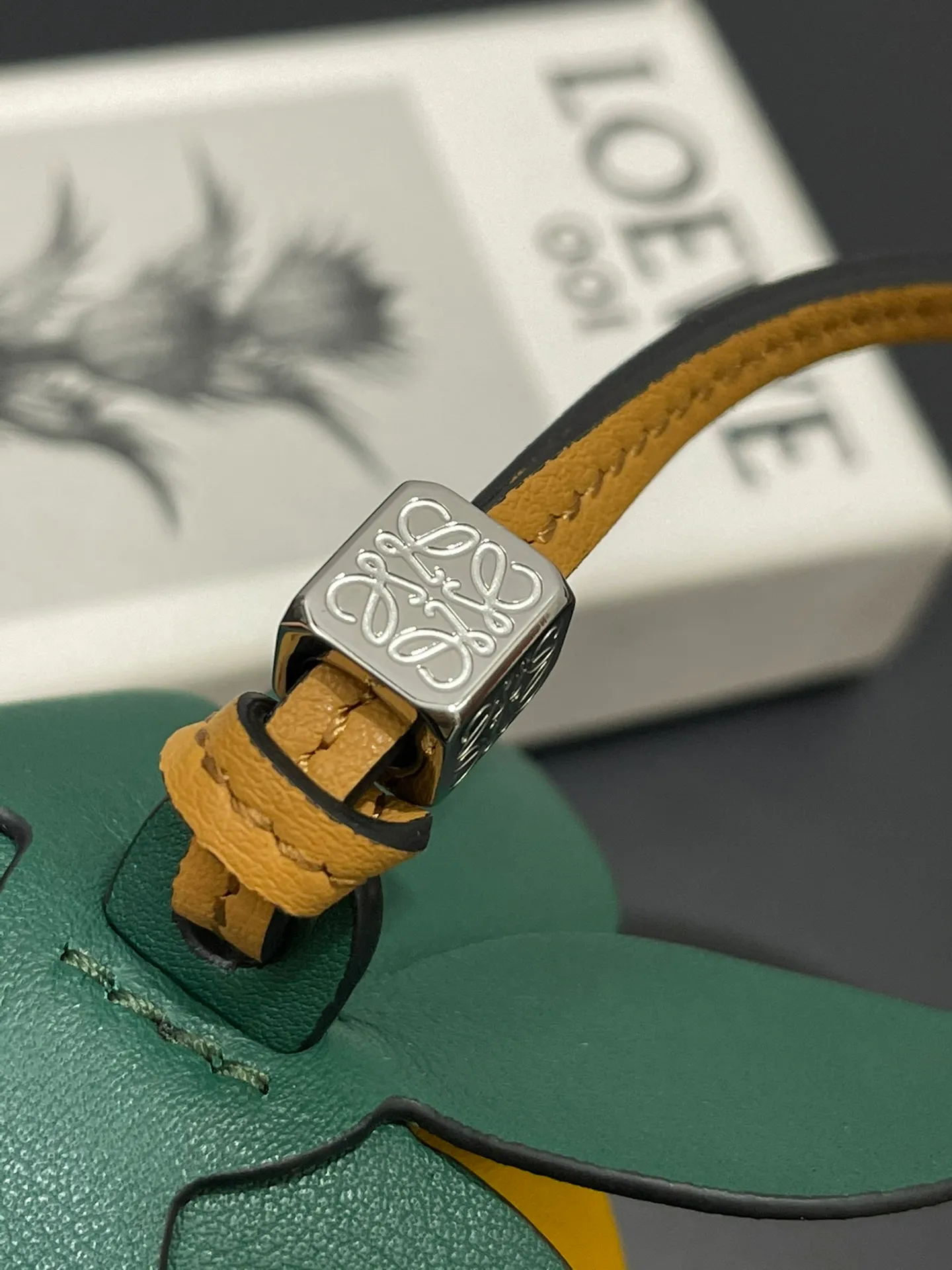 💰880 Passion fruit small bag pendant is made of calfskin with contrasting colors and fastened with snap buttons. It can hold some small items and change inside, and can be hung on the neck or bag.    Style No. 327 Size 12*11 (cards cannot be placed)