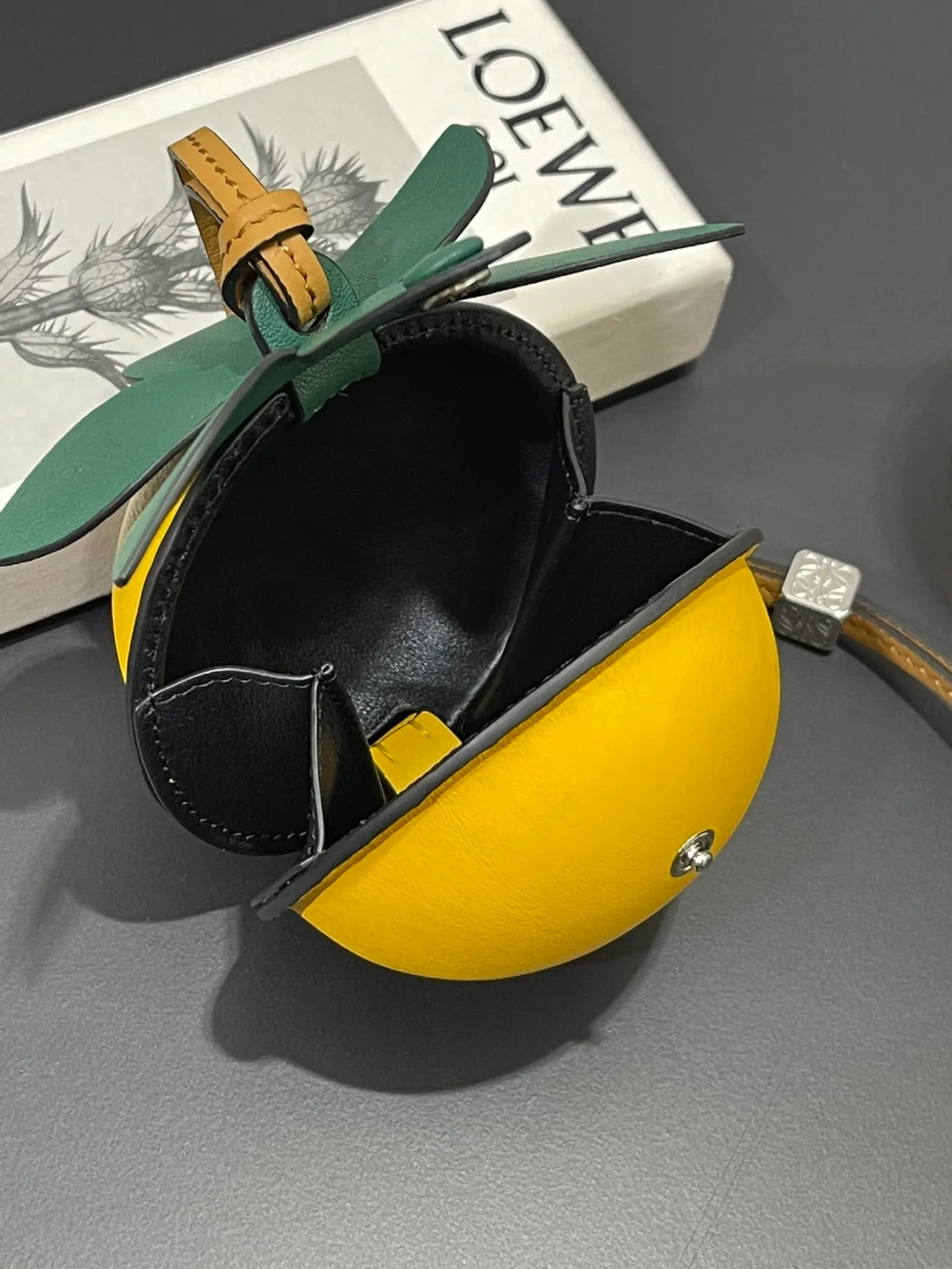 💰880 Passion fruit small bag pendant is made of calfskin with contrasting colors and fastened with snap buttons. It can hold some small items and change inside, and can be hung on the neck or bag.    Style No. 327 Size 12*11 (cards cannot be placed)
