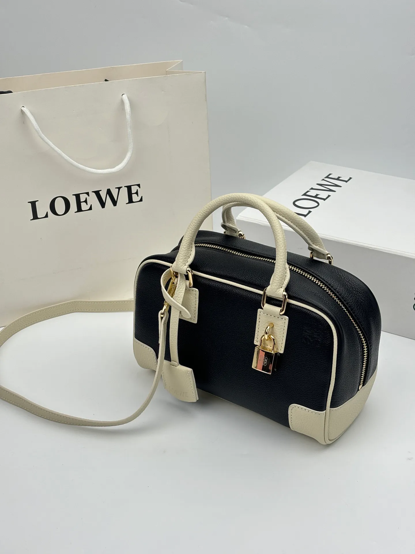 All categories Official website "Brand Women's Bags" Women's Bags 💙 Loewe 2026 new LOEWE crossbody bag